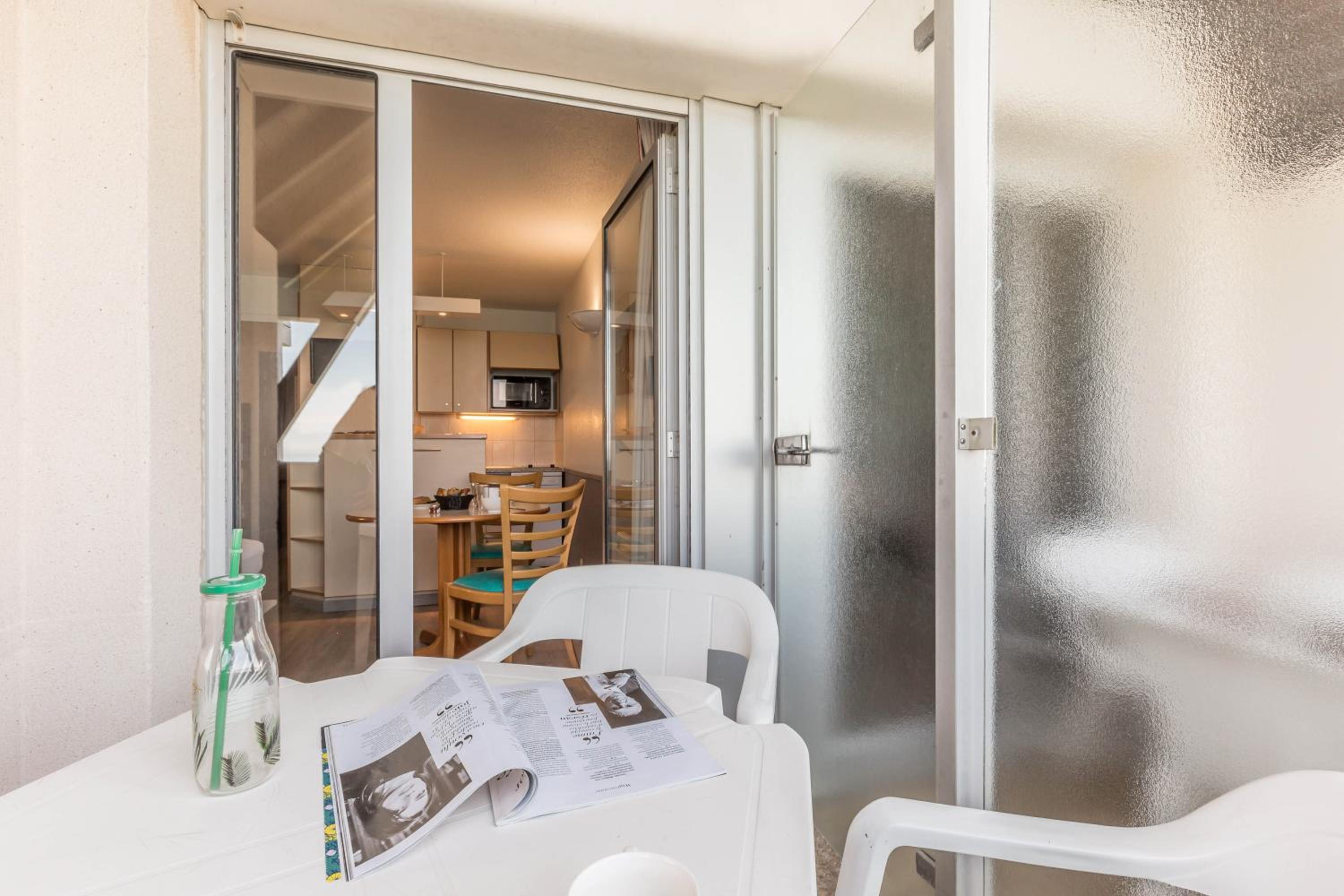 Superior Studio with Sleeping Alcove, Balcony and Sea View (4 People) photo 2