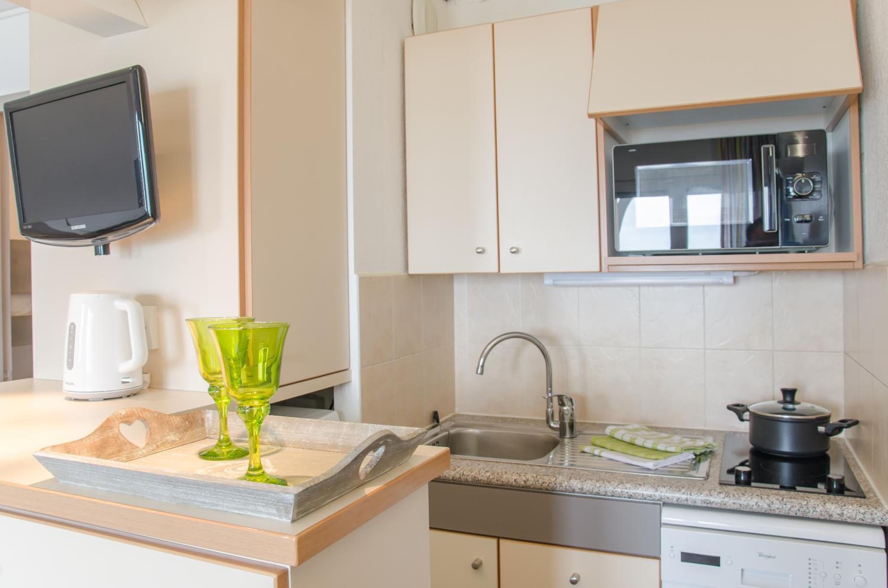 Superior Studio with Sleeping Alcove, Balcony and Sea View (4 People)