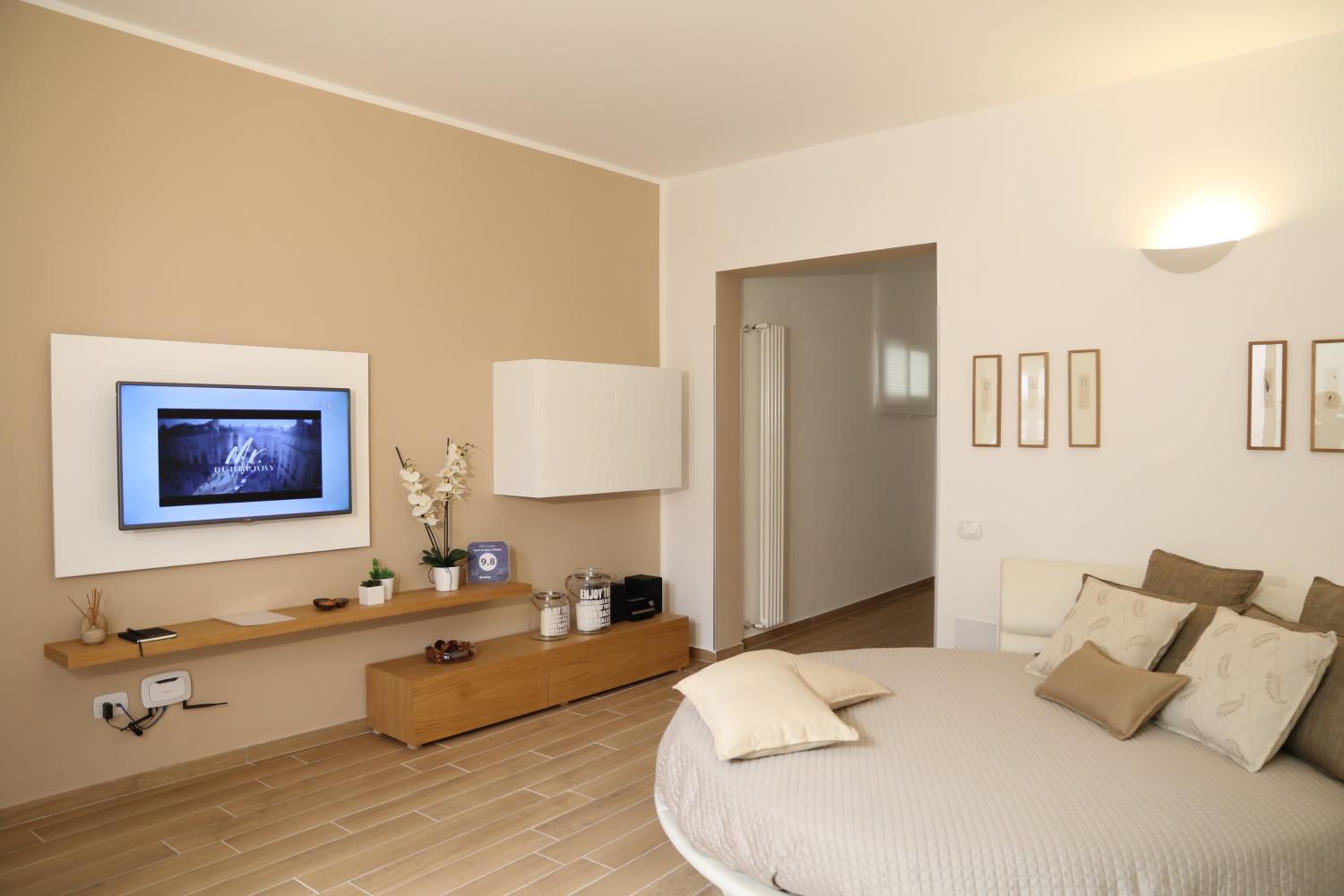 One-Bedroom Apartment - Photo 10