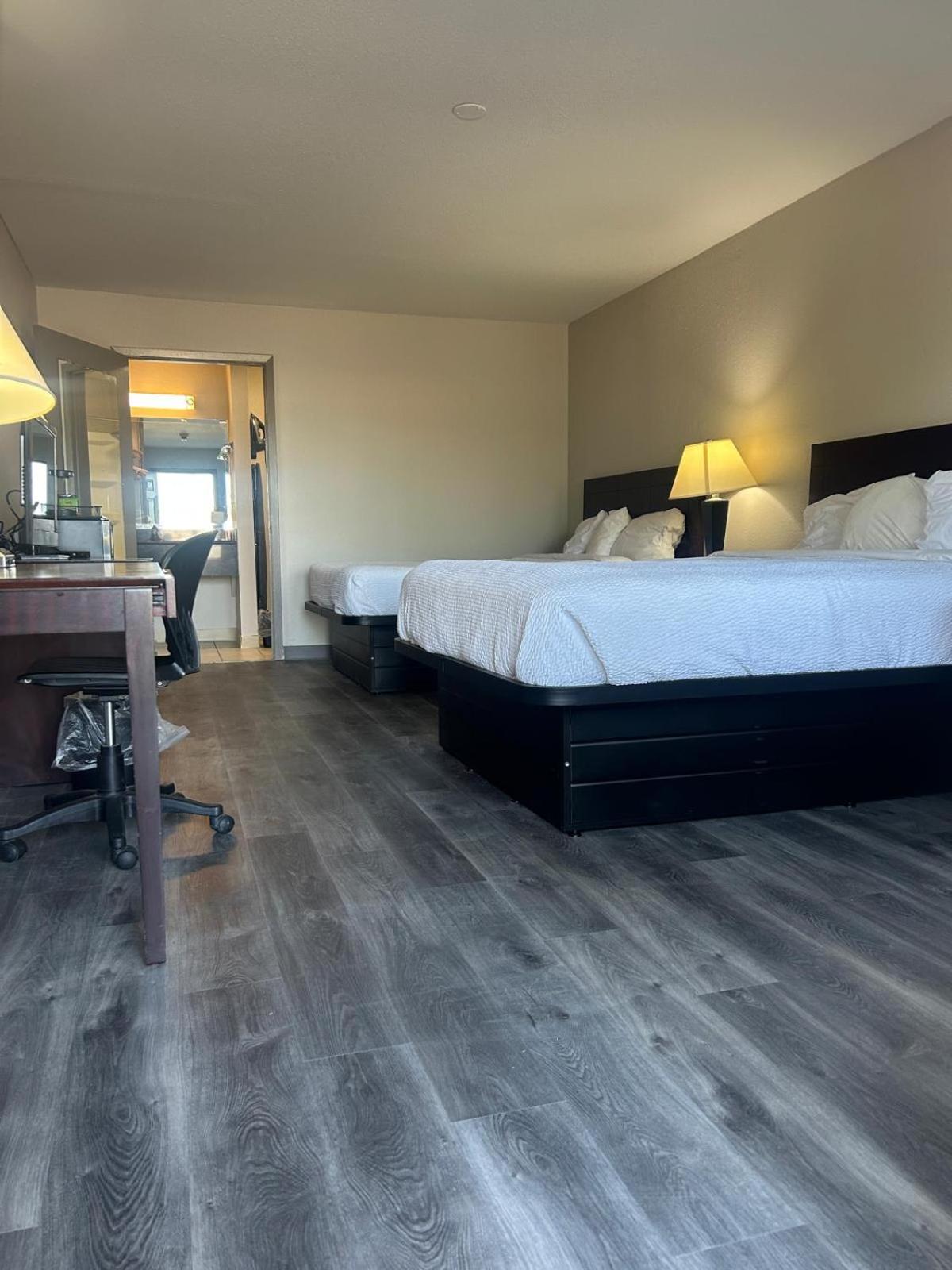 Deluxe Queen Room with Two Queen Beds - Non-Smoking