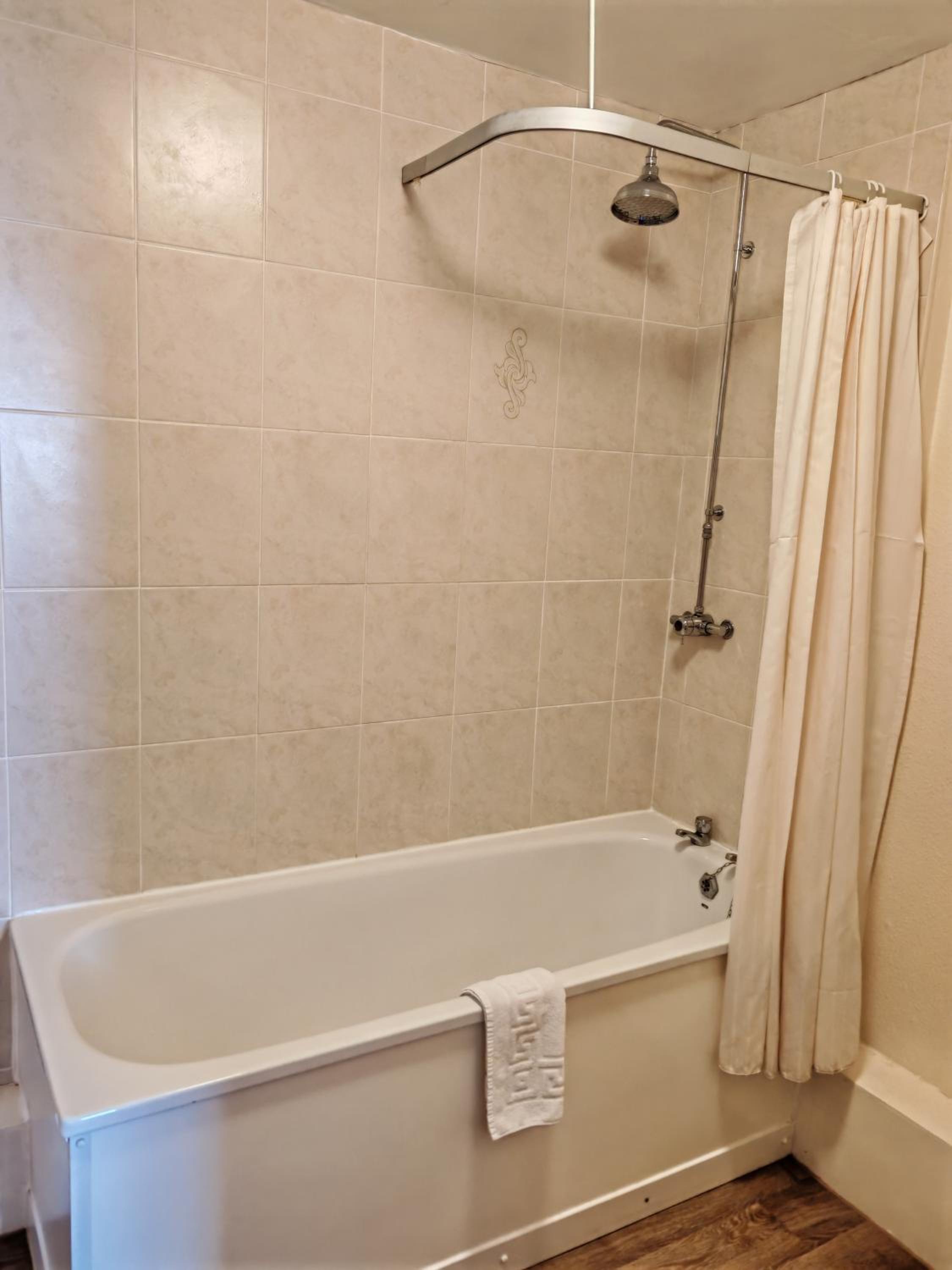 Twin Room with Private Bathroom photo 2