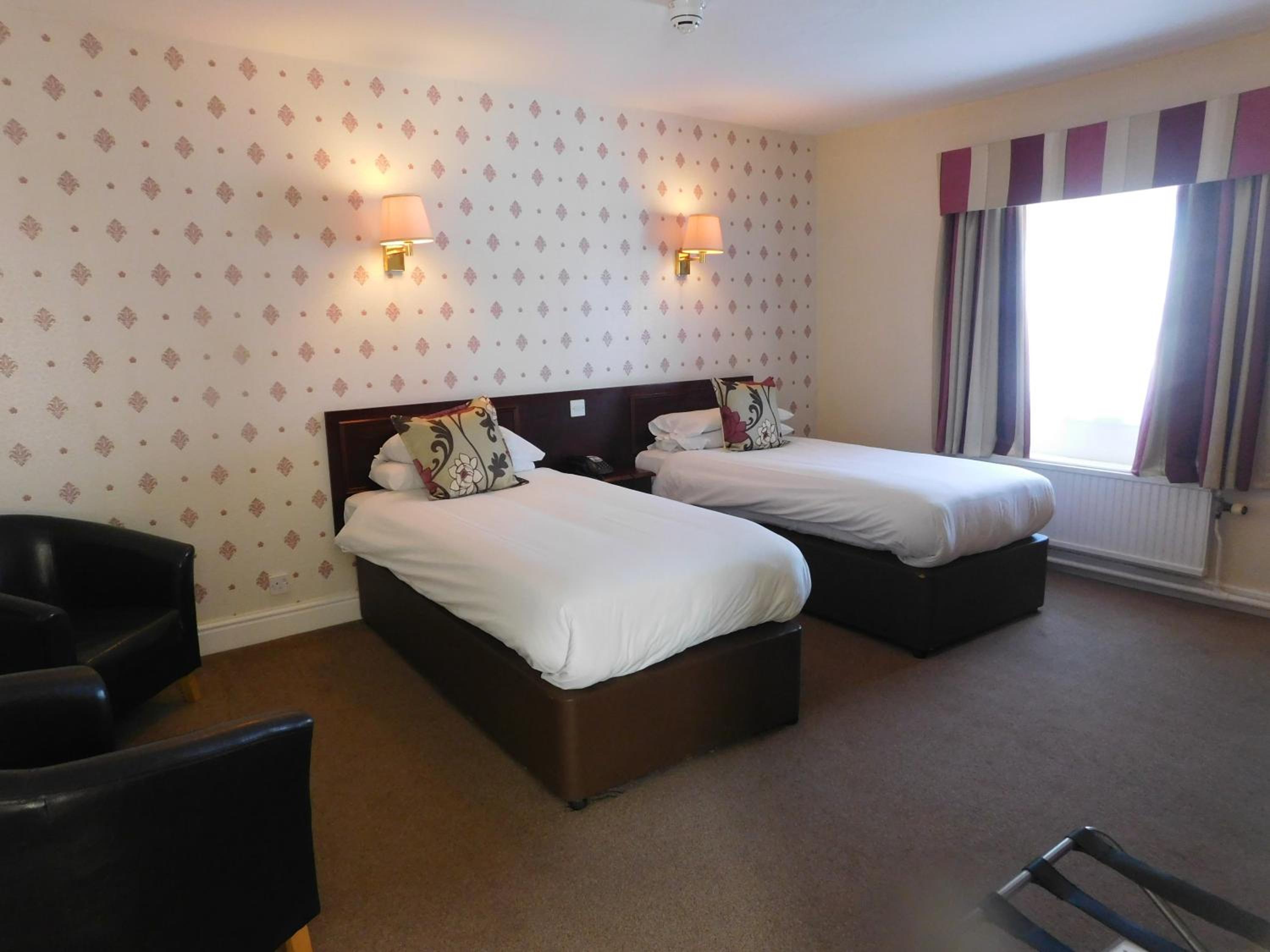 Twin Room with Private Bathroom