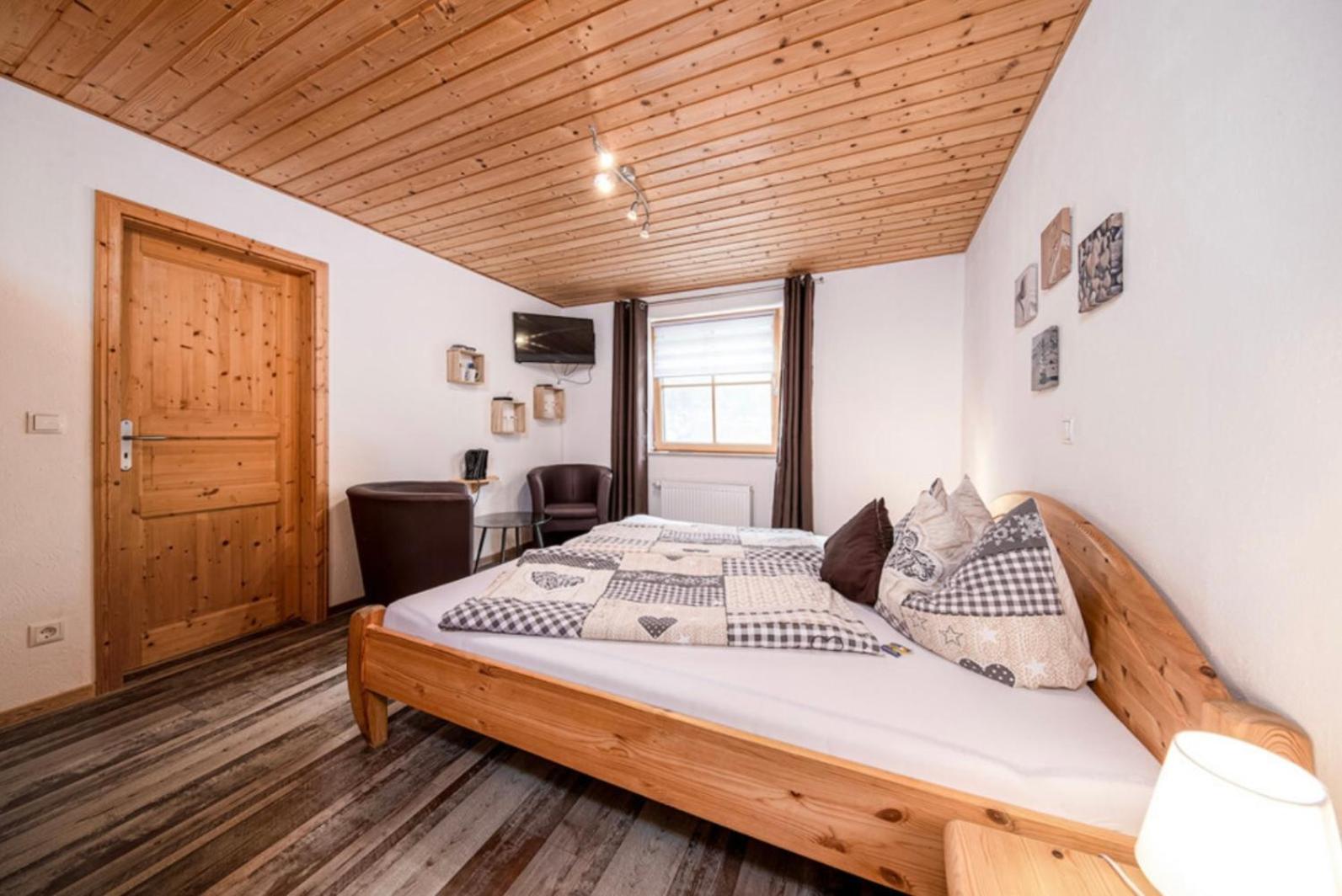 Double Room with Private Bathroom photo 1