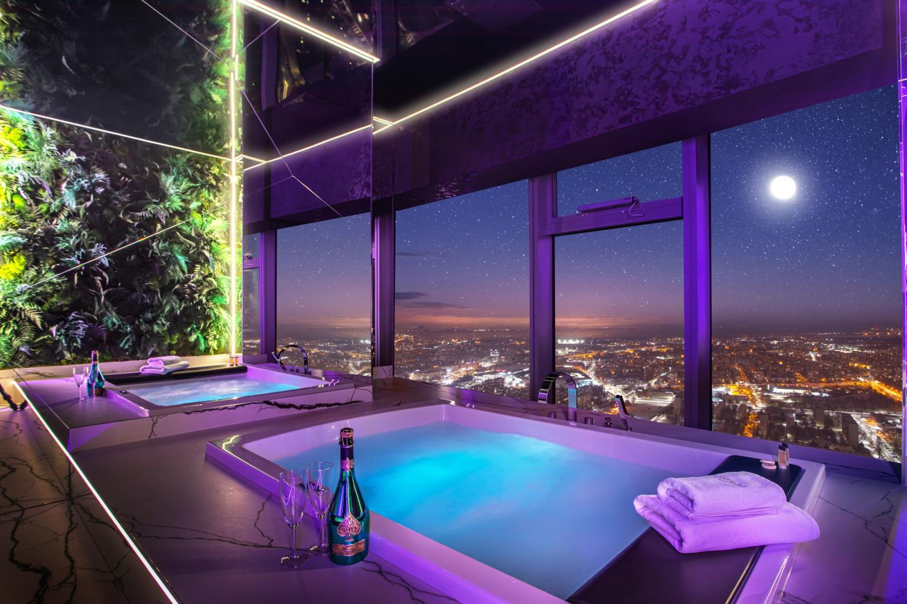 46 Floor Suite Apartment