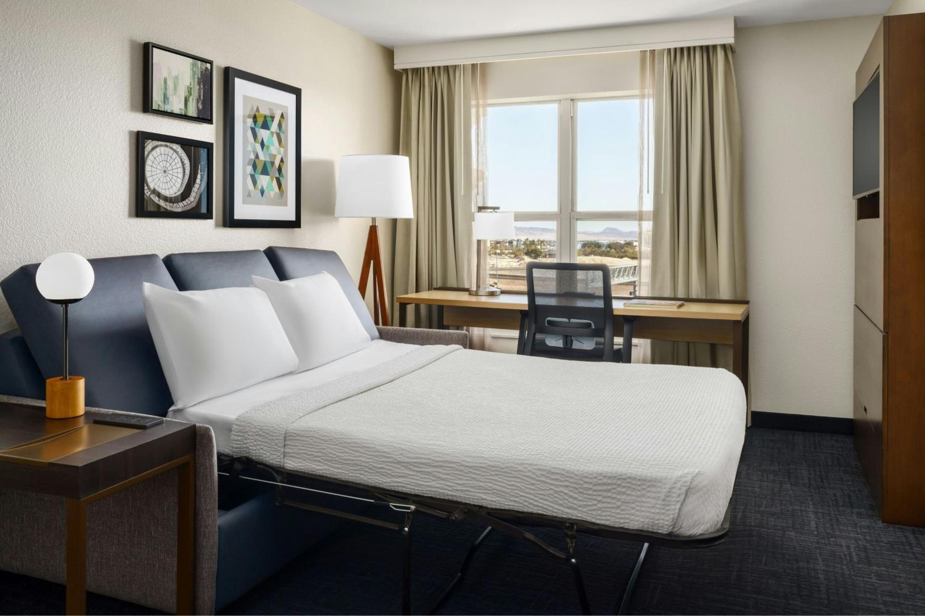 One-Bedroom Queen Suite with Sofa Bed - Photo 7