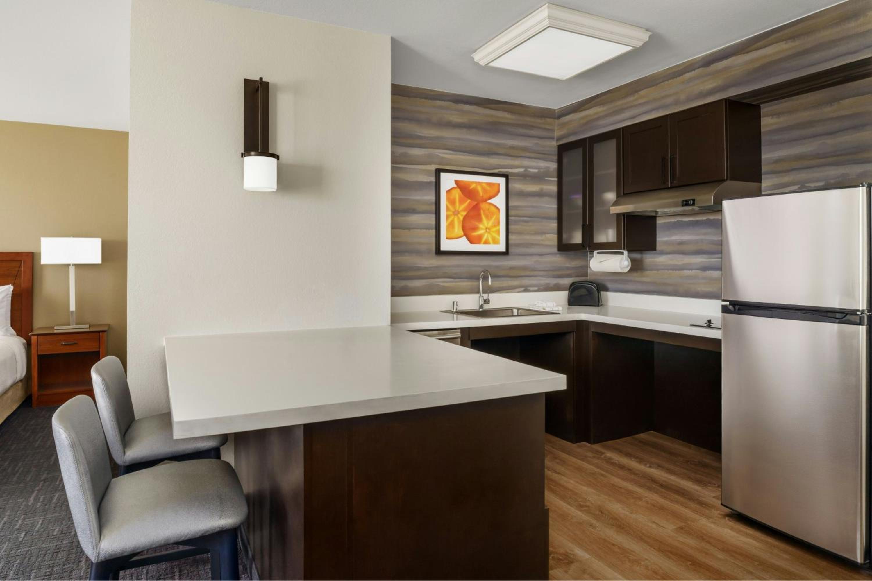 One-Bedroom Queen Suite with Sofa Bed - Photo 4