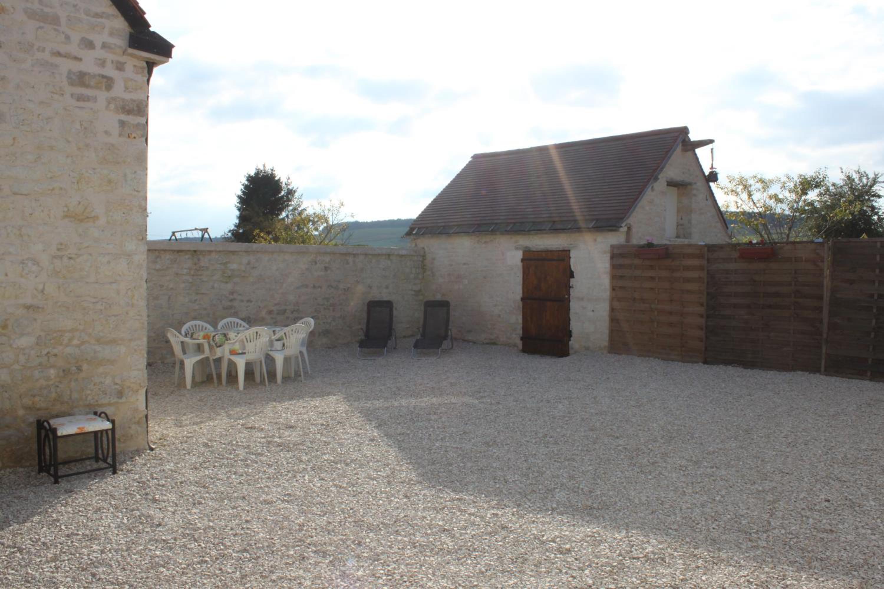 One-Bedroom House - Photo 13