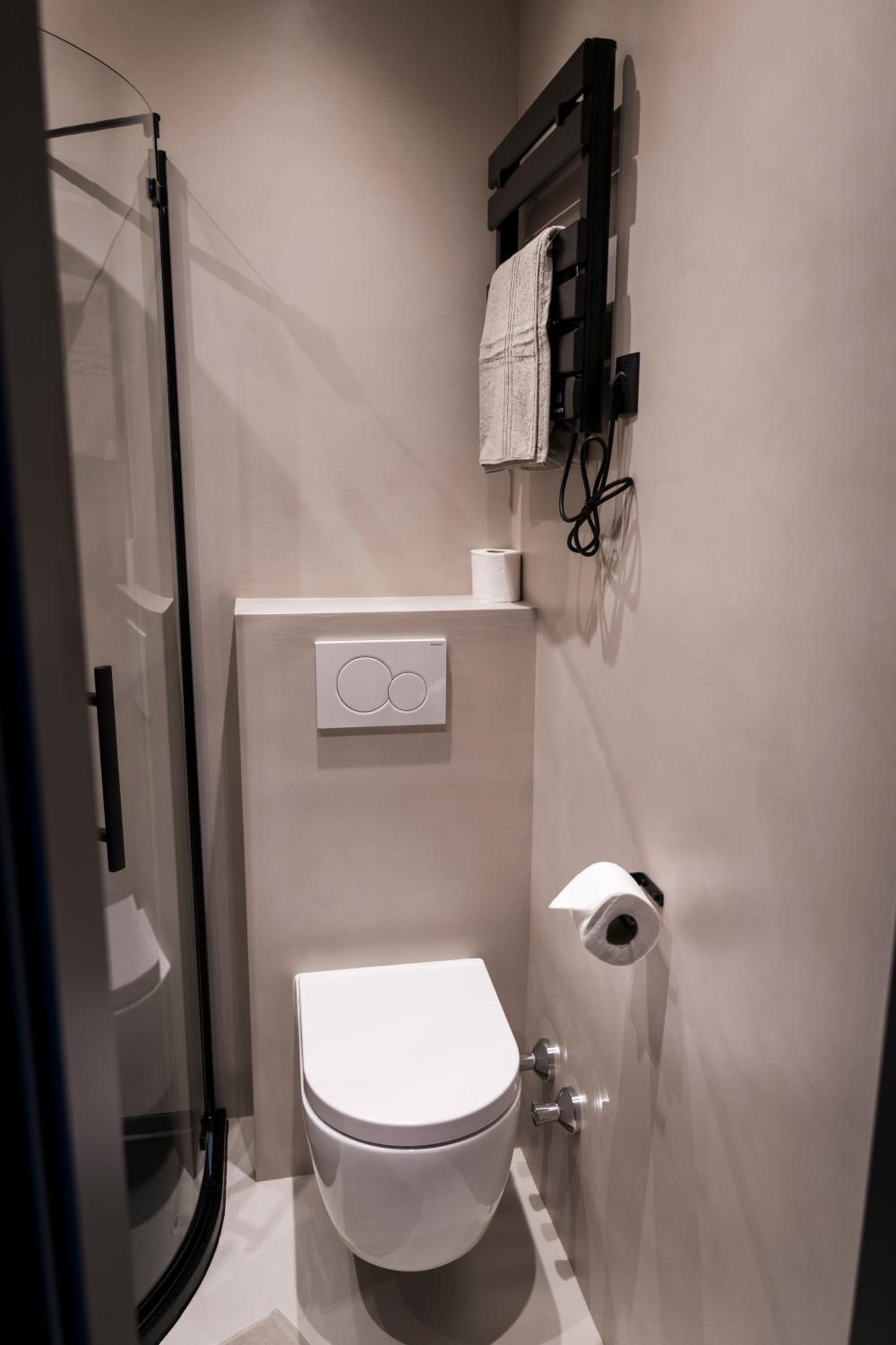 Double or Twin Room with Bathroom - Photo 40