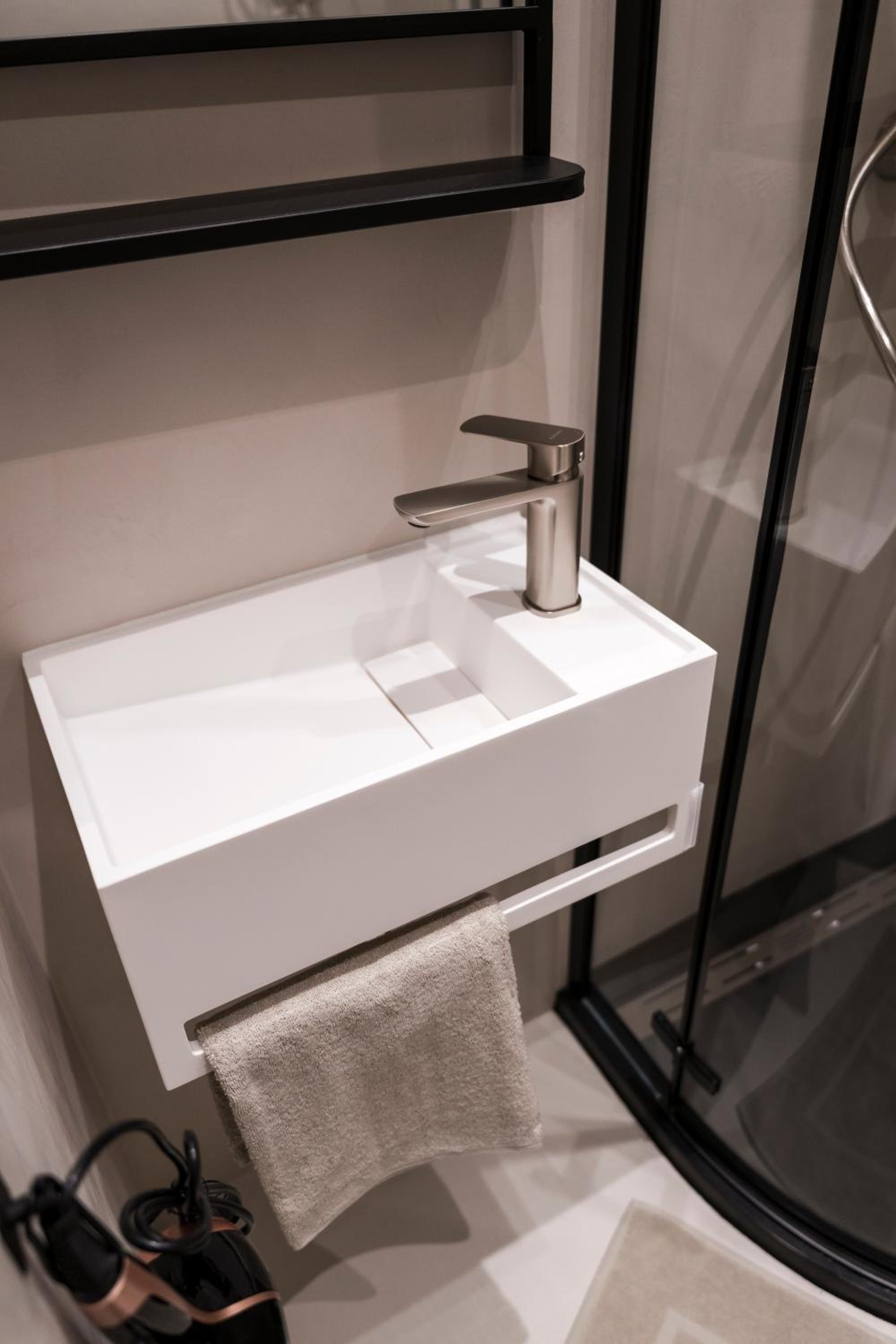 Double or Twin Room with Bathroom - Photo 41