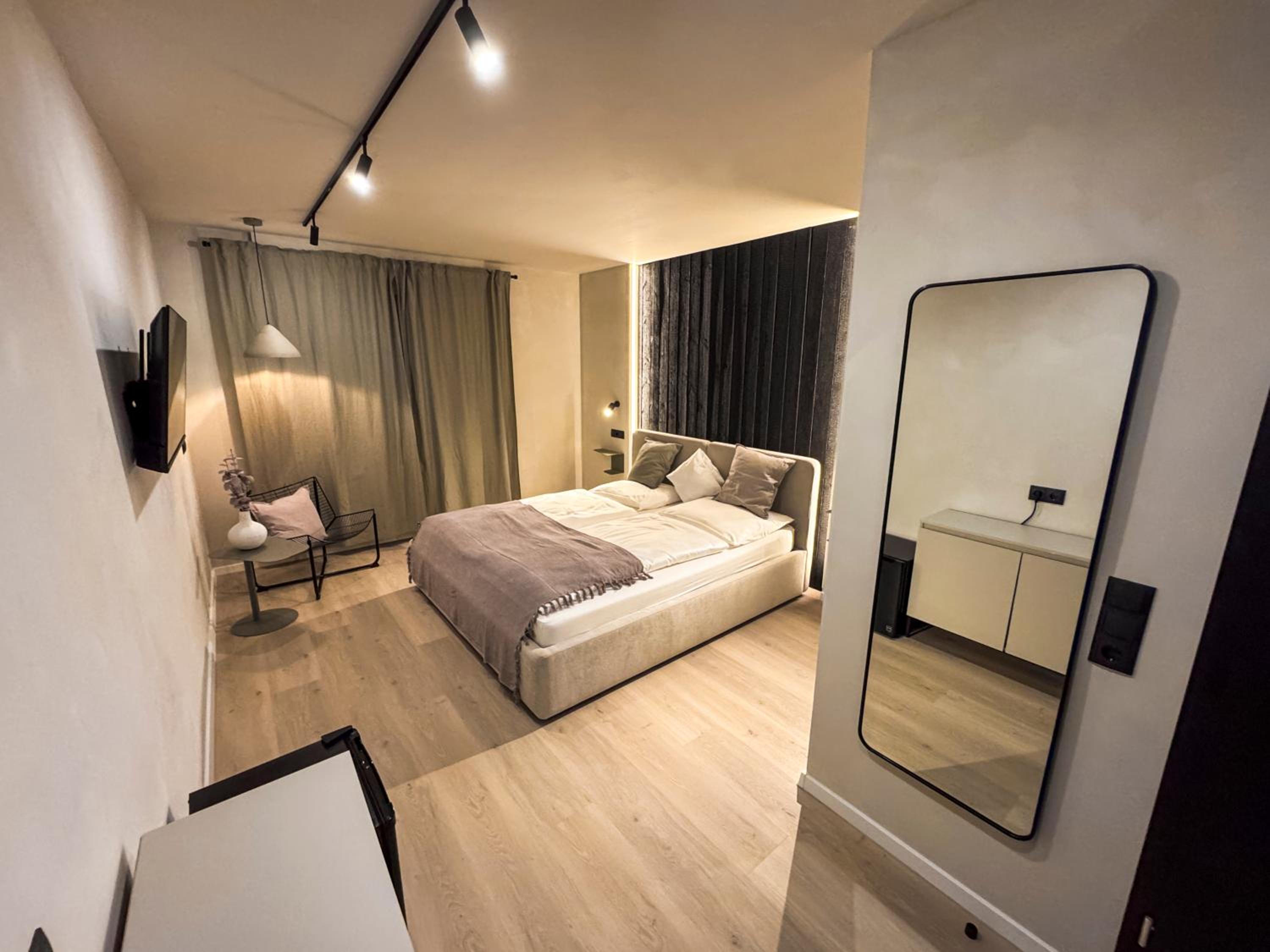 Double or Twin Room with Bathroom - Photo 49