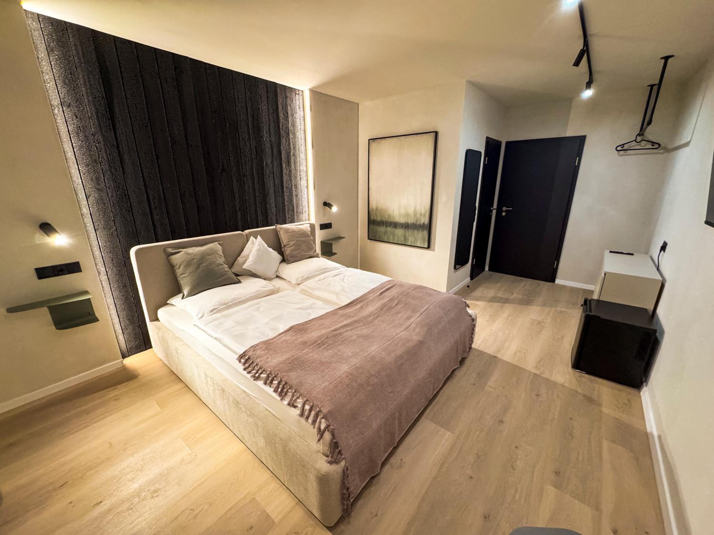 Double or Twin Room with Bathroom - Photo 51