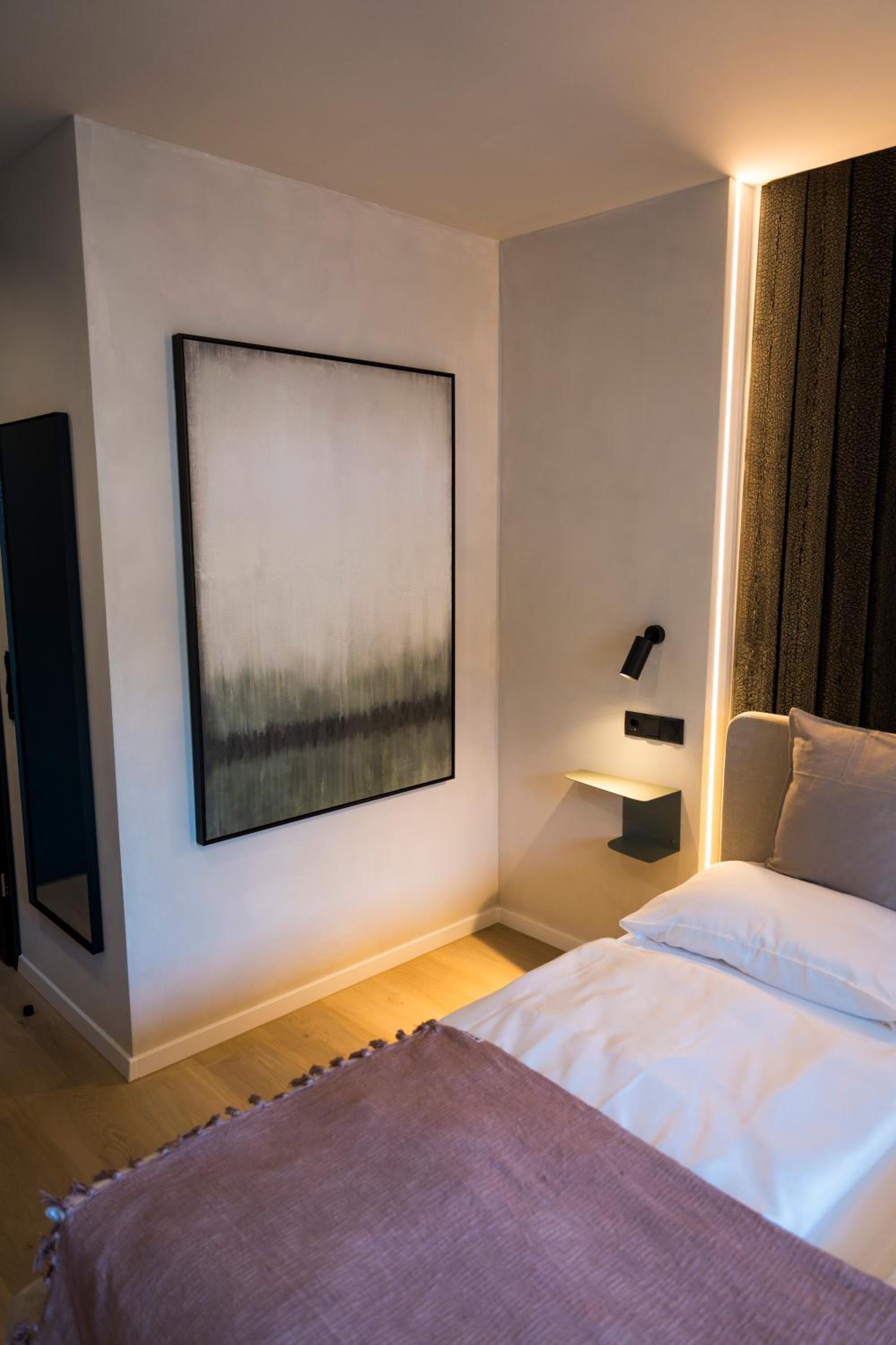 Double or Twin Room with Bathroom - Photo 5