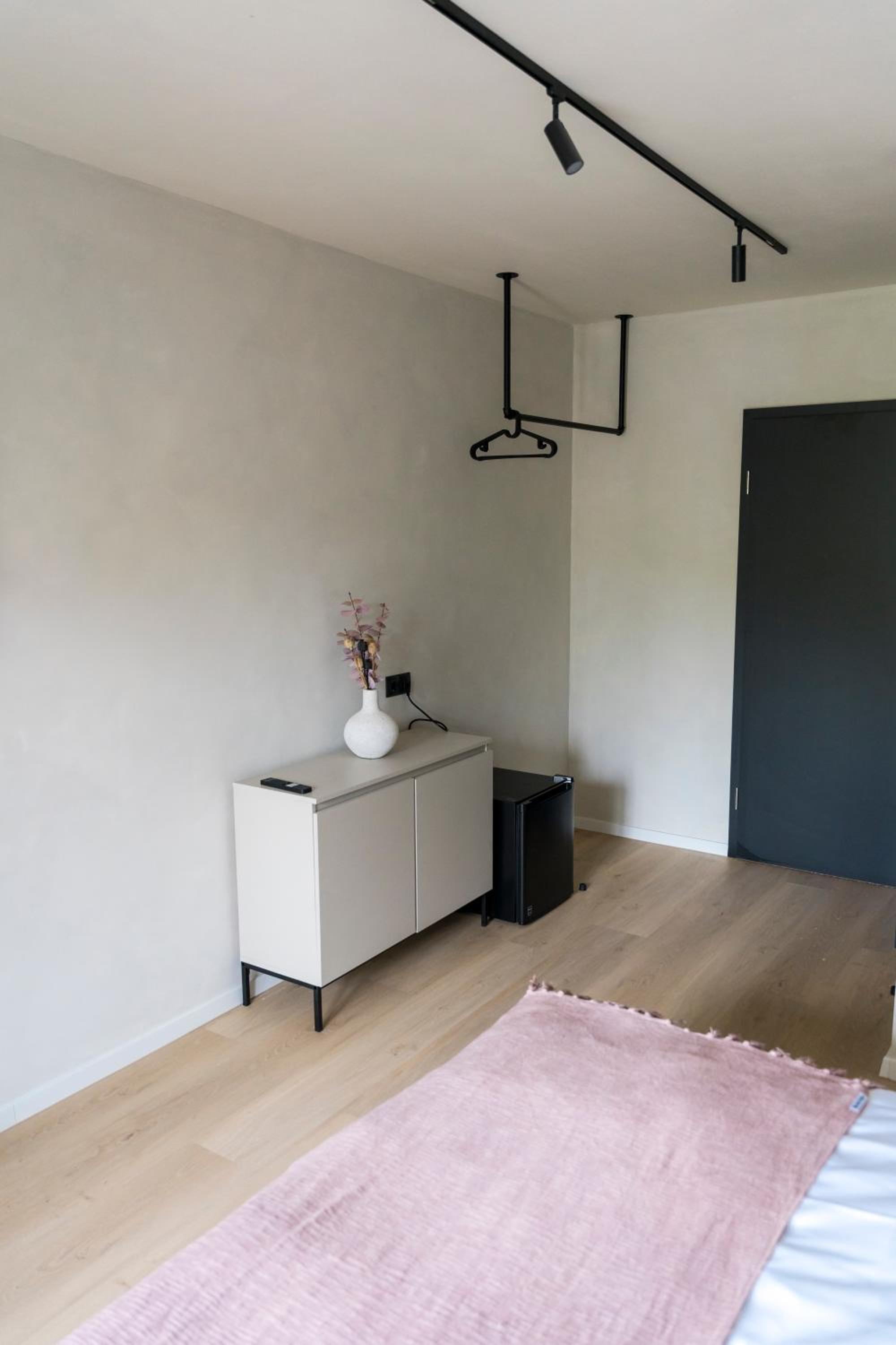 Double or Twin Room with Bathroom - Photo 3