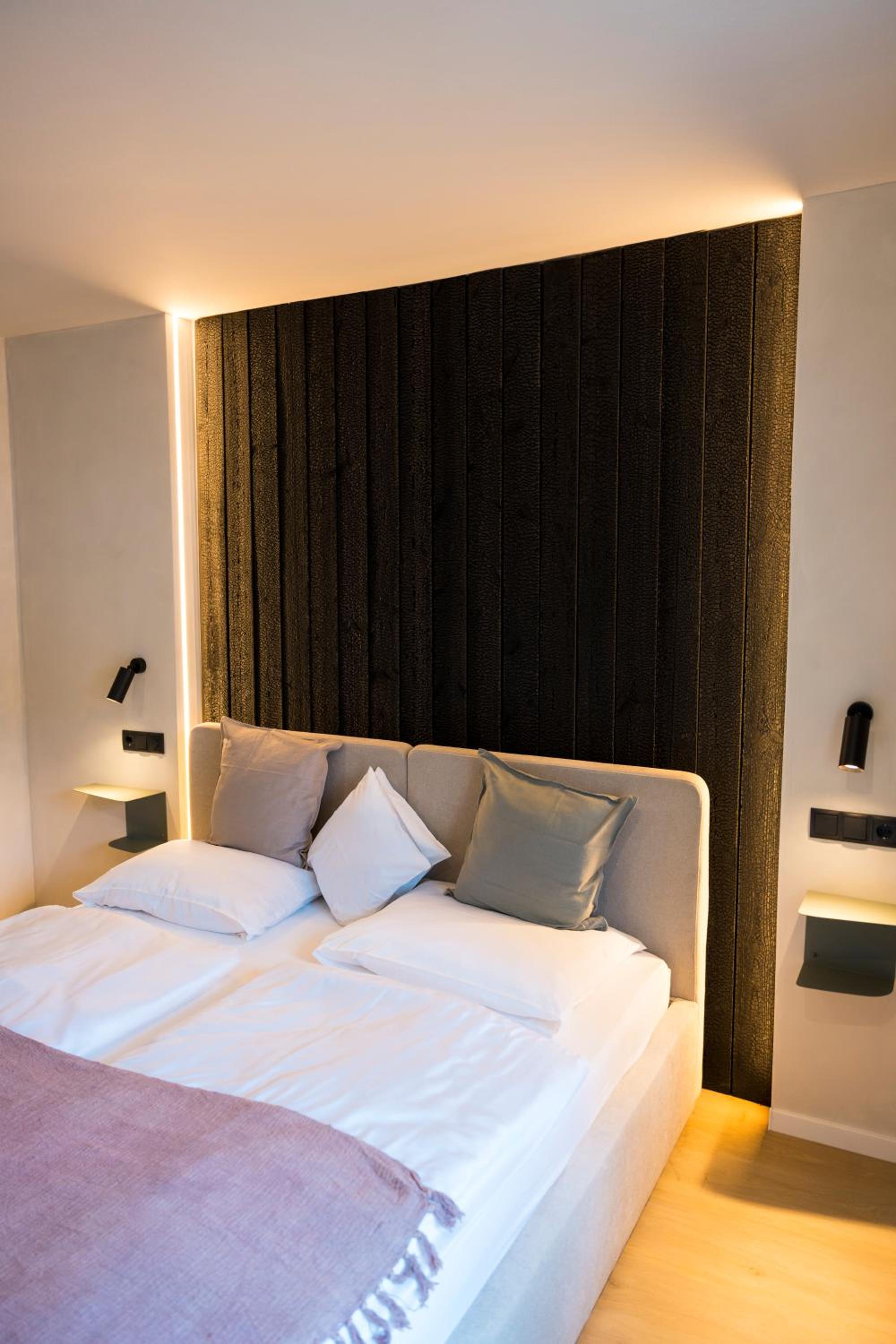 Double or Twin Room with Bathroom - Photo 10