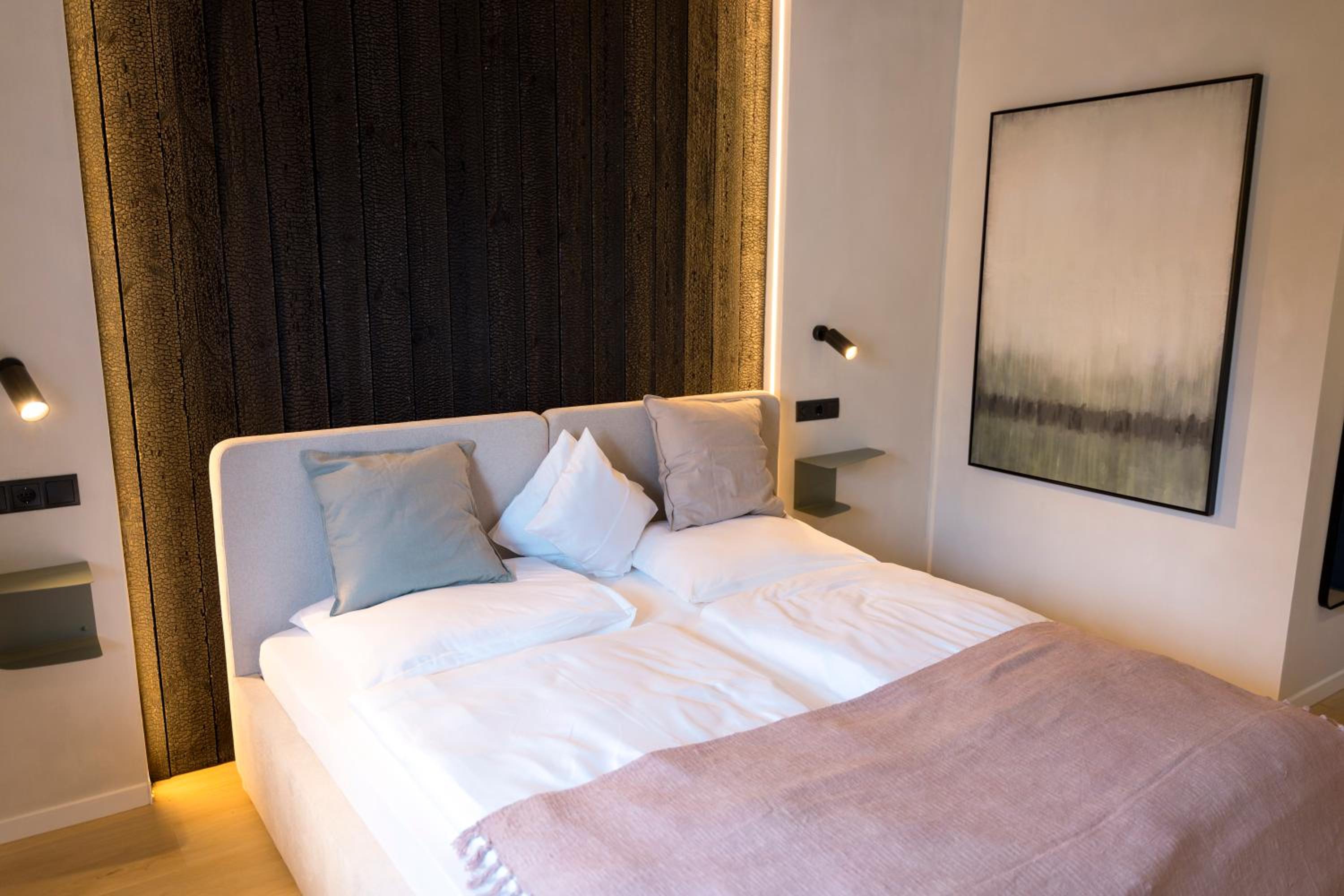 Double or Twin Room with Bathroom - Photo 6