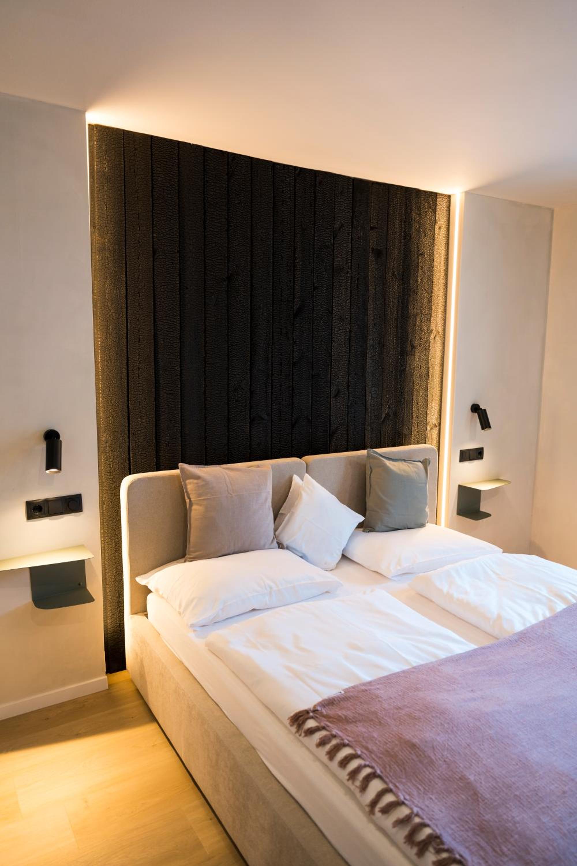 Double or Twin Room with Bathroom - Photo 7