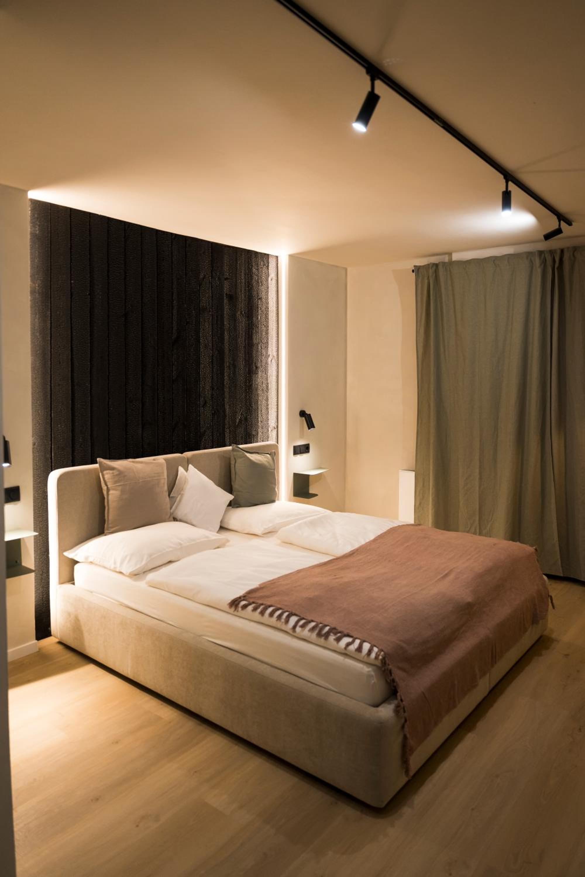 Double or Twin Room with Bathroom - Photo 8