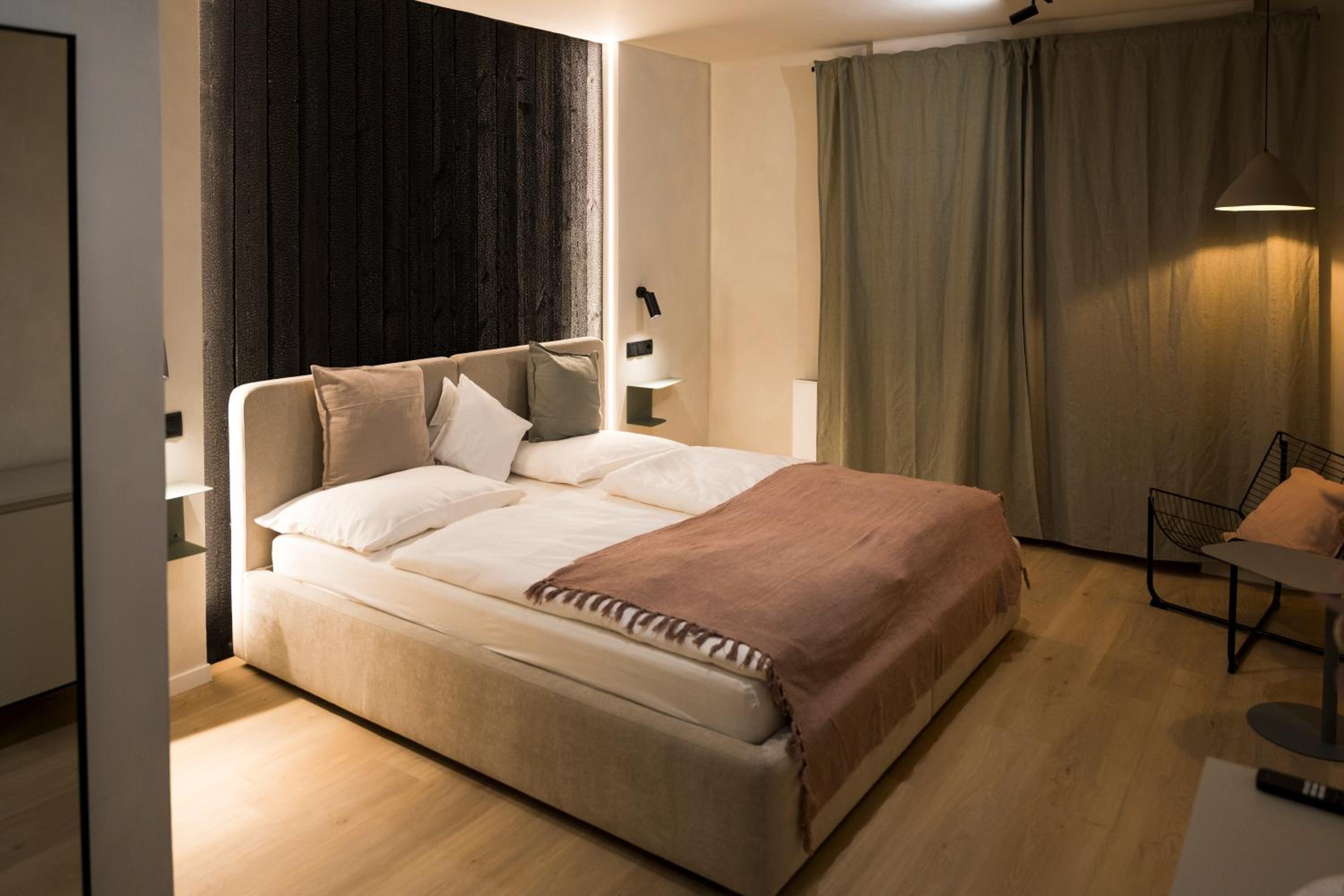 Double or Twin Room with Bathroom - Photo 15