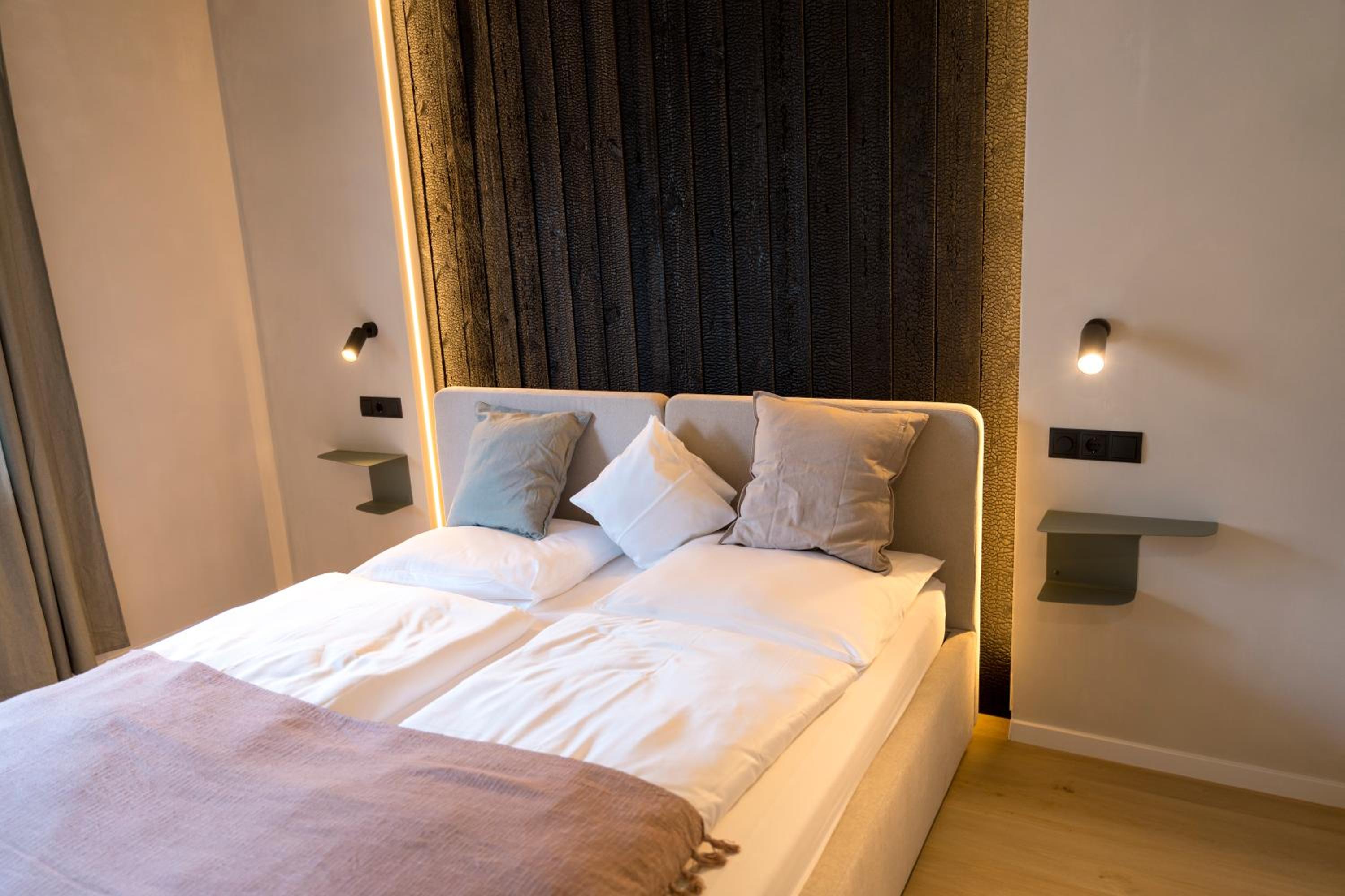 Double or Twin Room with Bathroom - Photo 18
