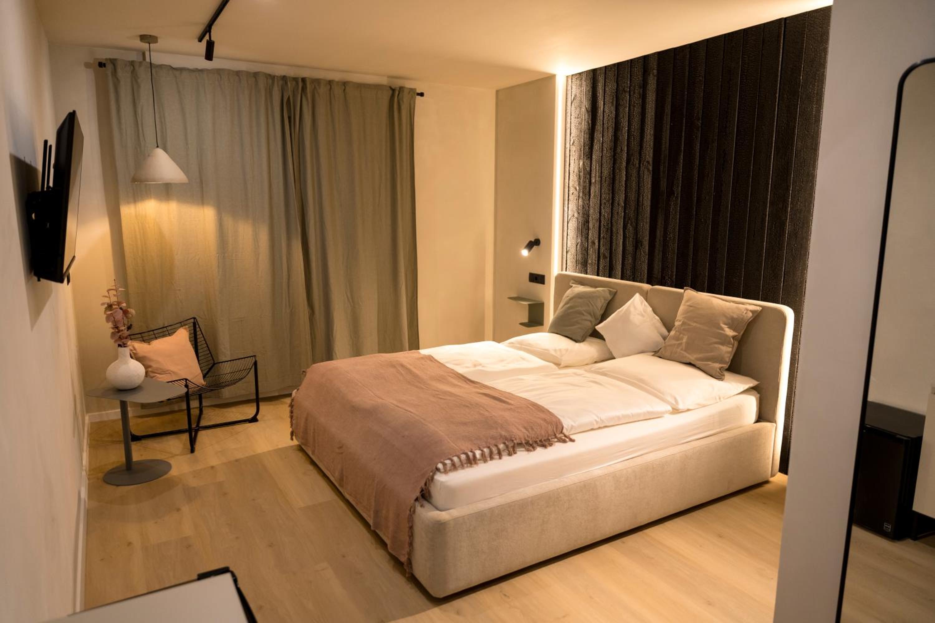 Double or Twin Room with Bathroom - Photo 17