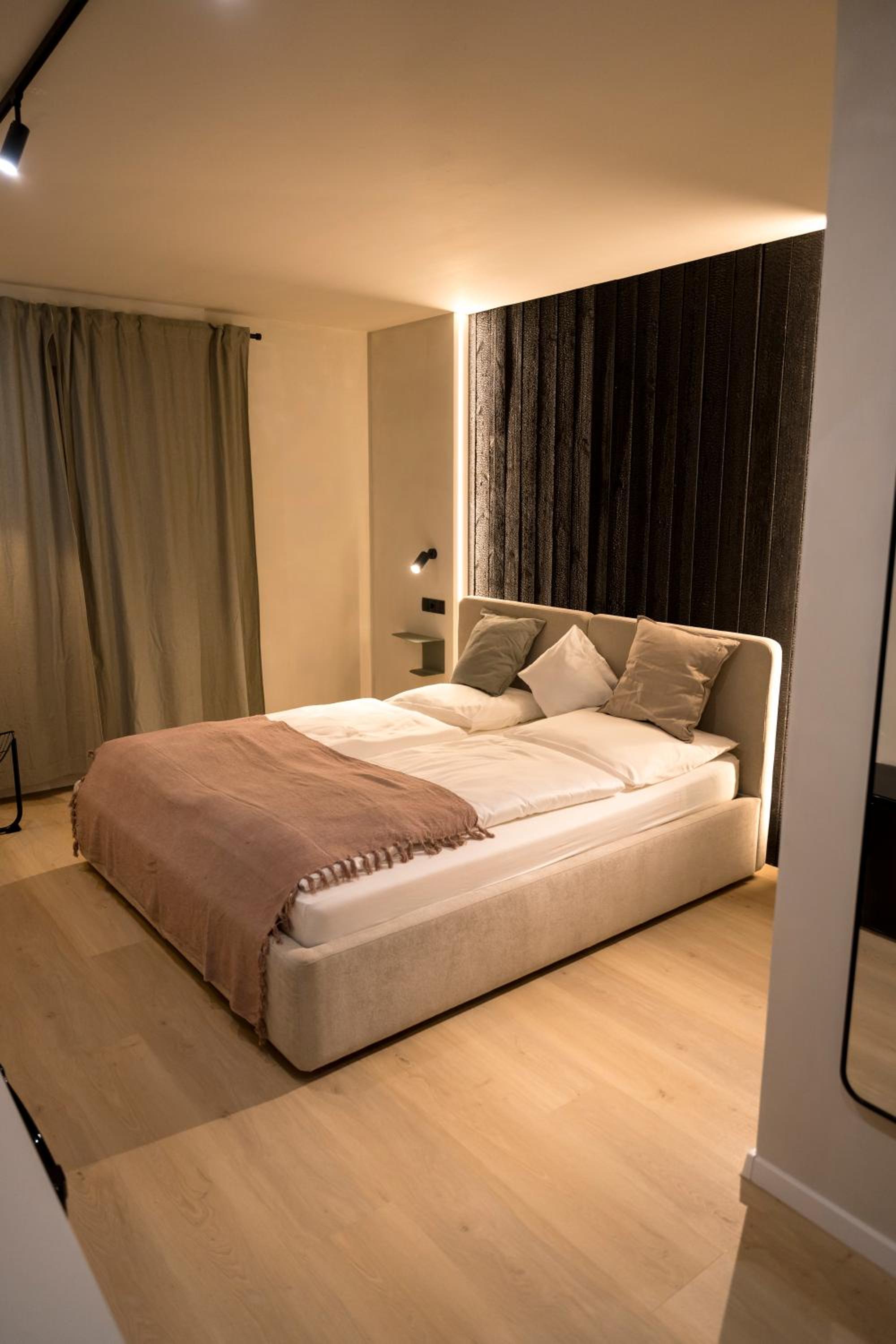 Double or Twin Room with Bathroom - Photo 24
