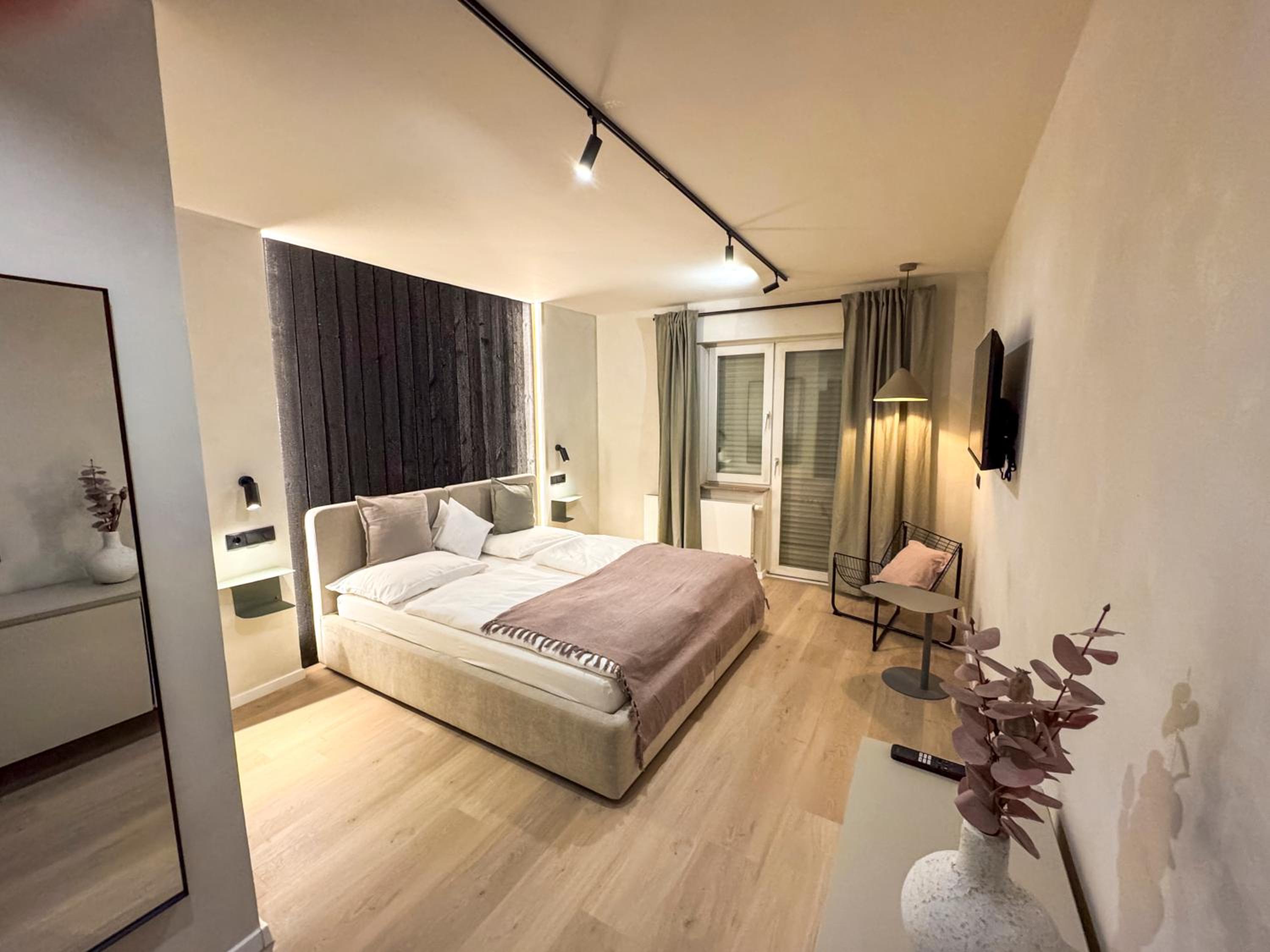 Double Room with Balcony - Photo 27