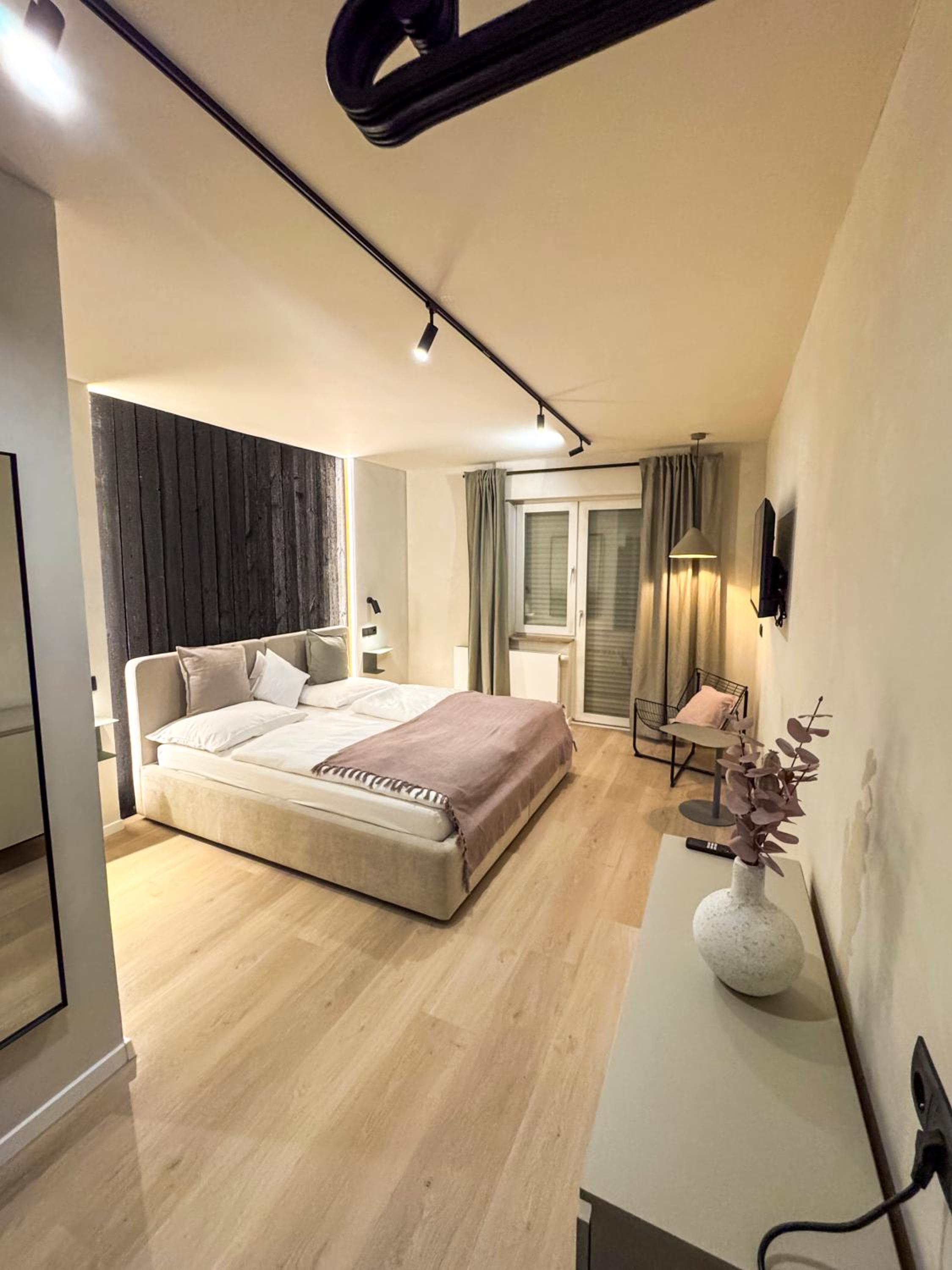 Double Room with Balcony - Photo 24