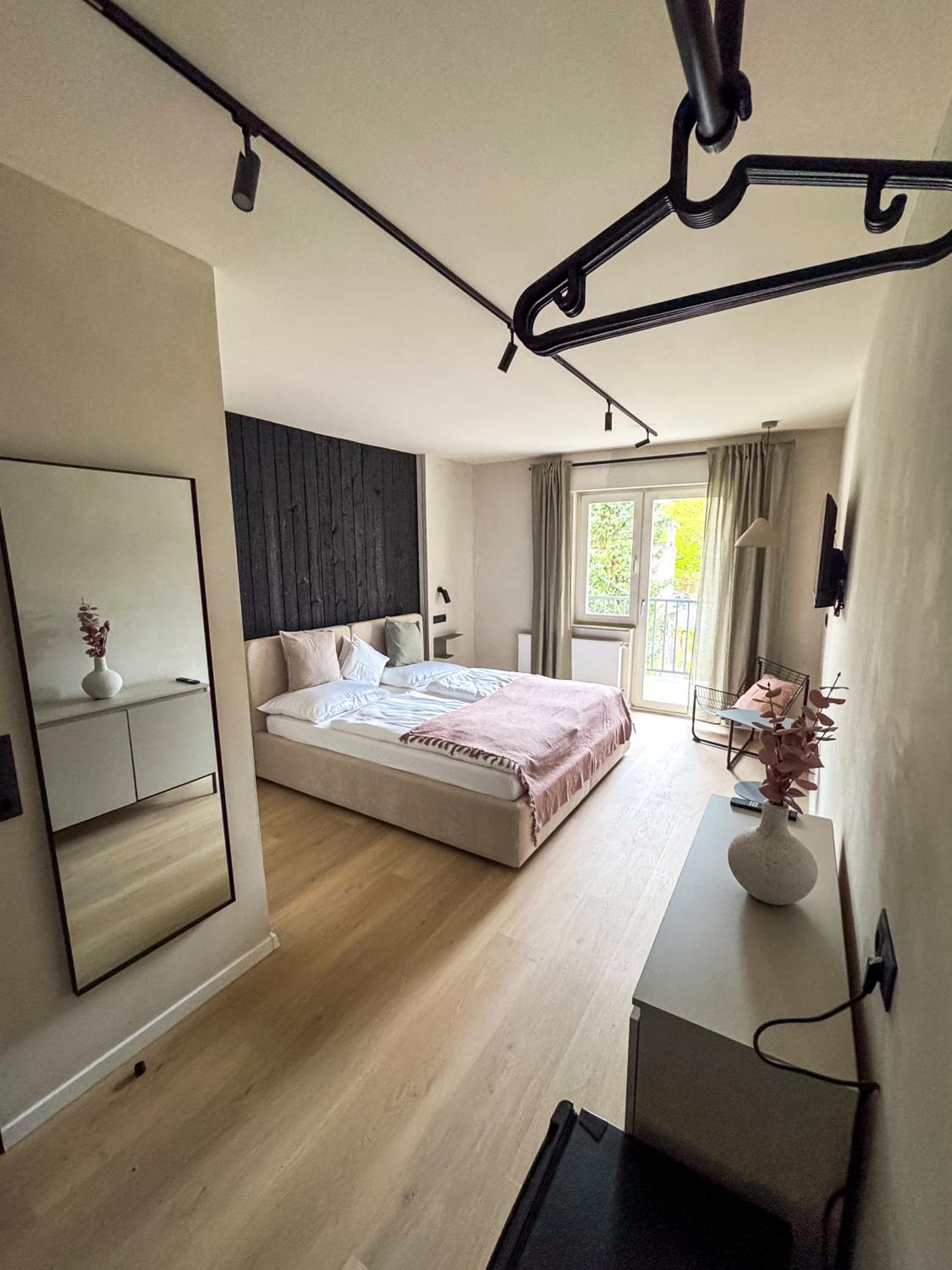 Double Room with Balcony - Photo 33