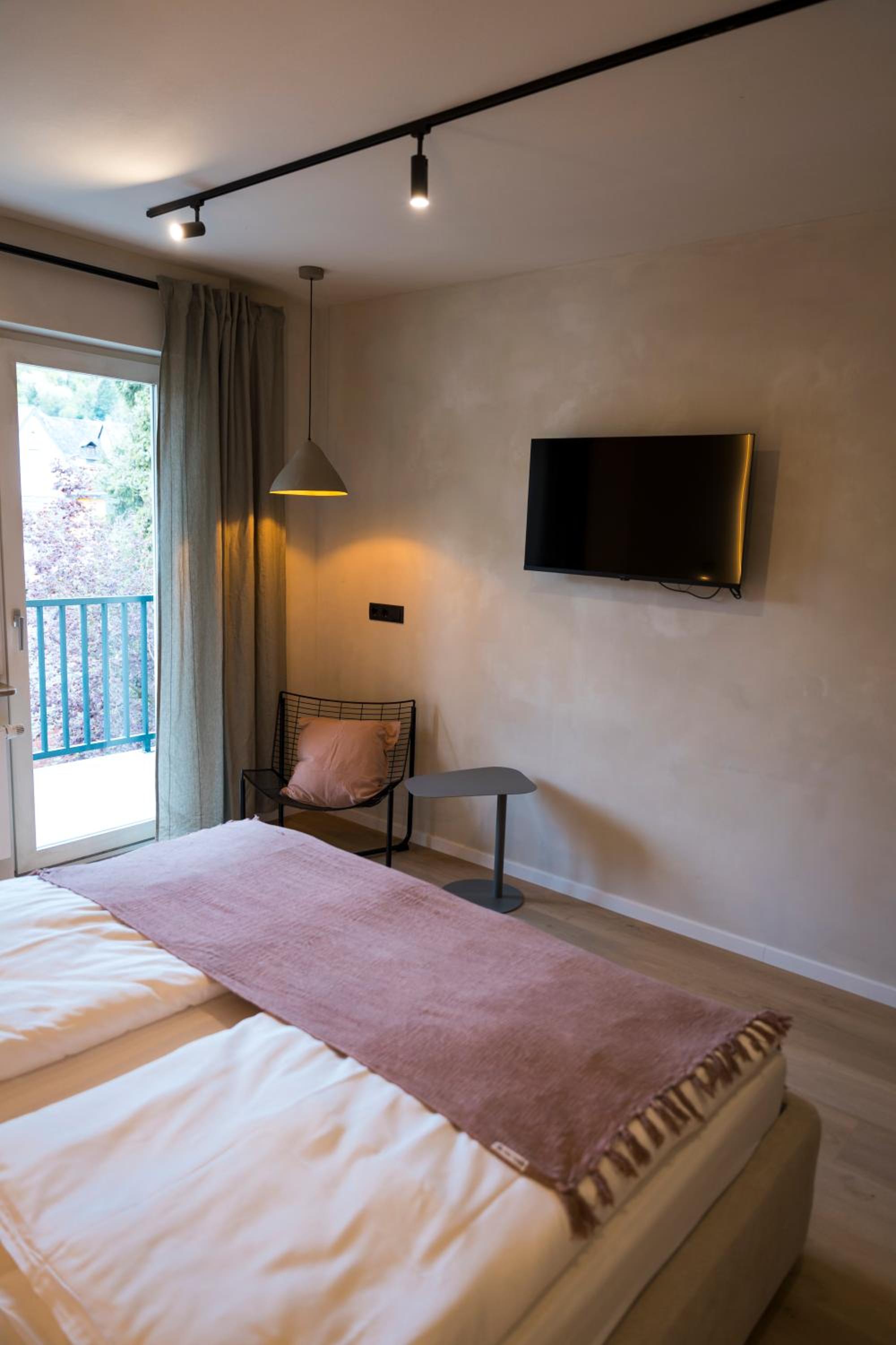 Double Room with Balcony - Photo 29