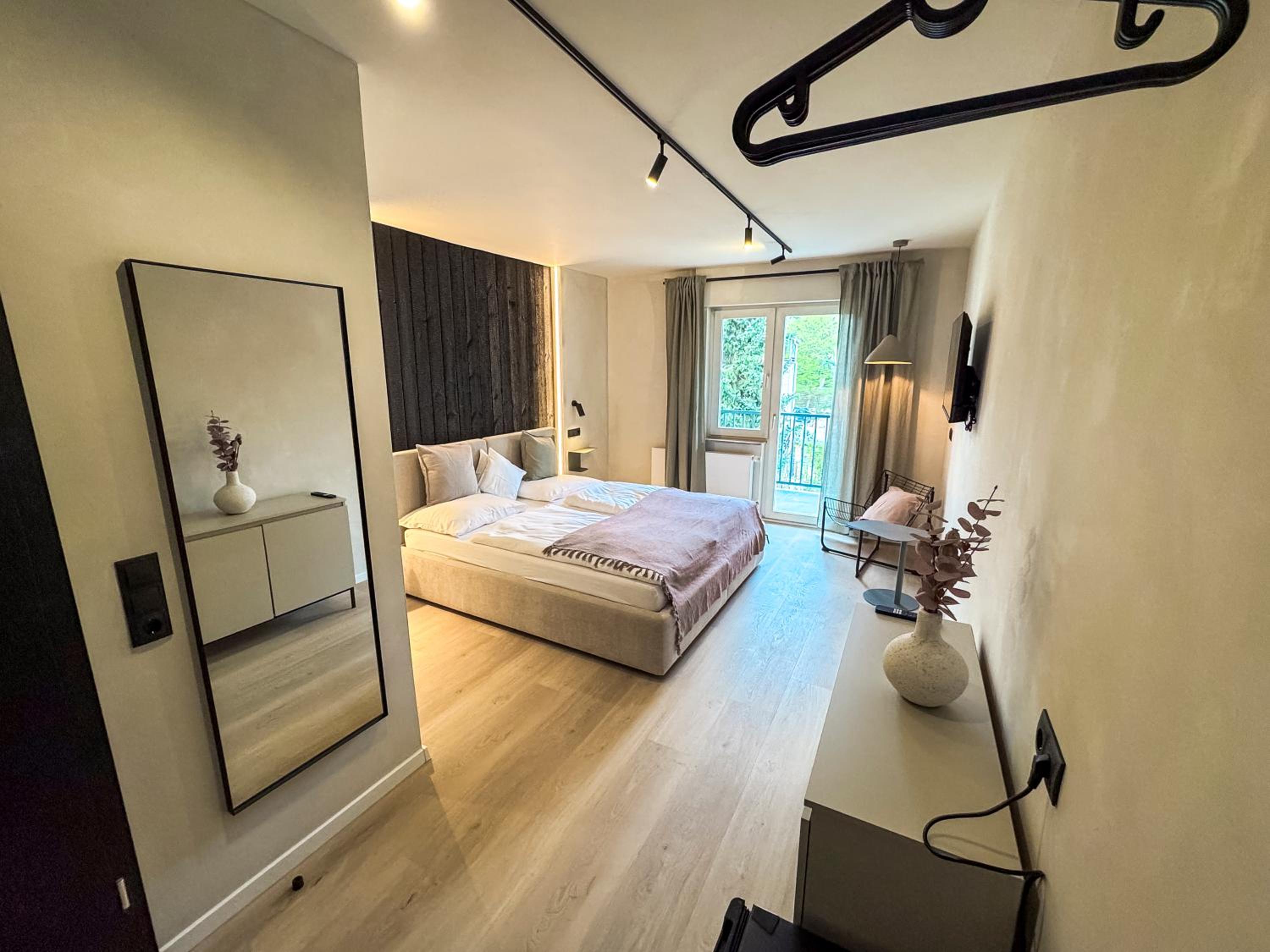 Double Room with Balcony - Photo 25