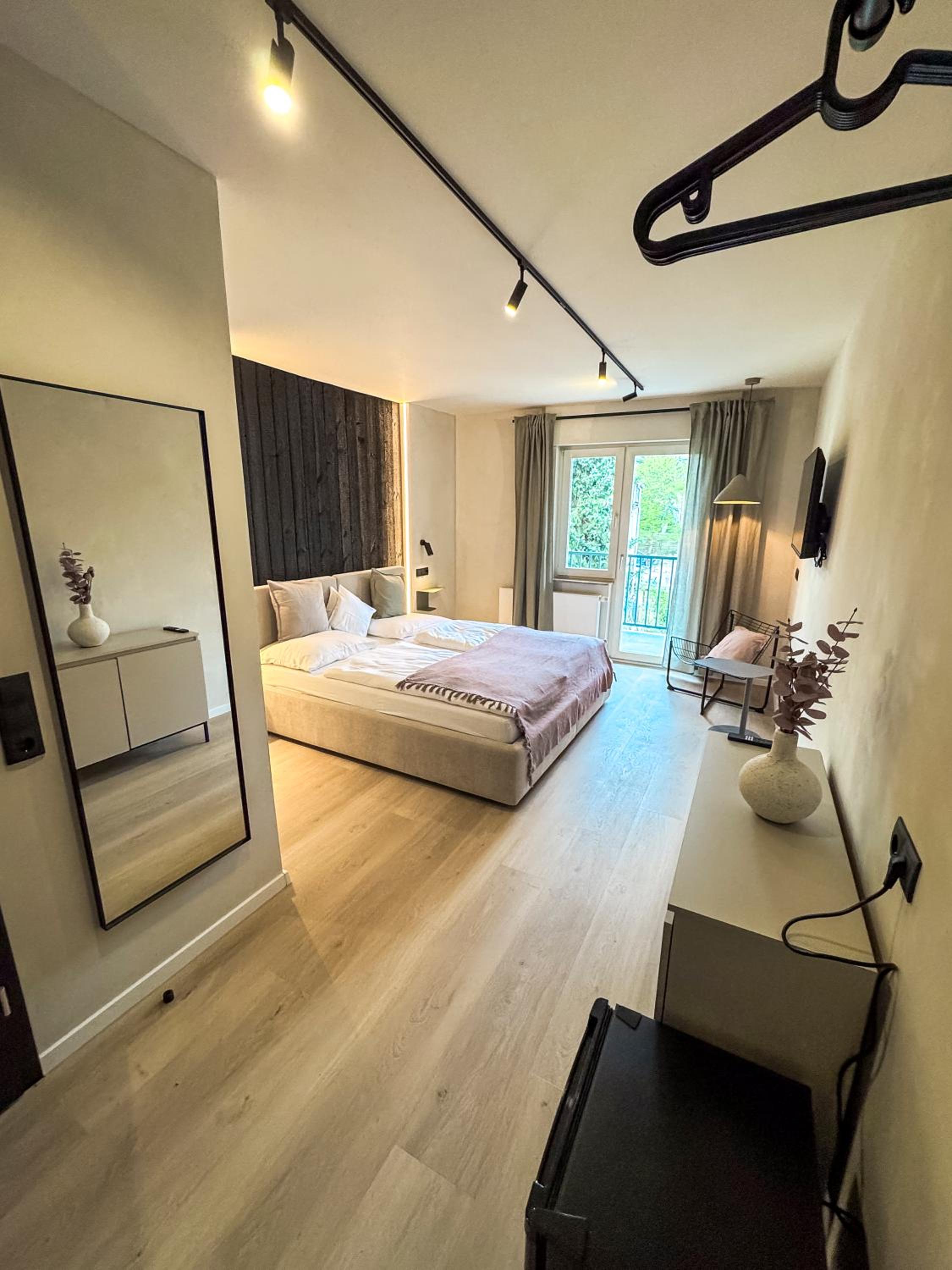 Double Room with Balcony - Photo 28