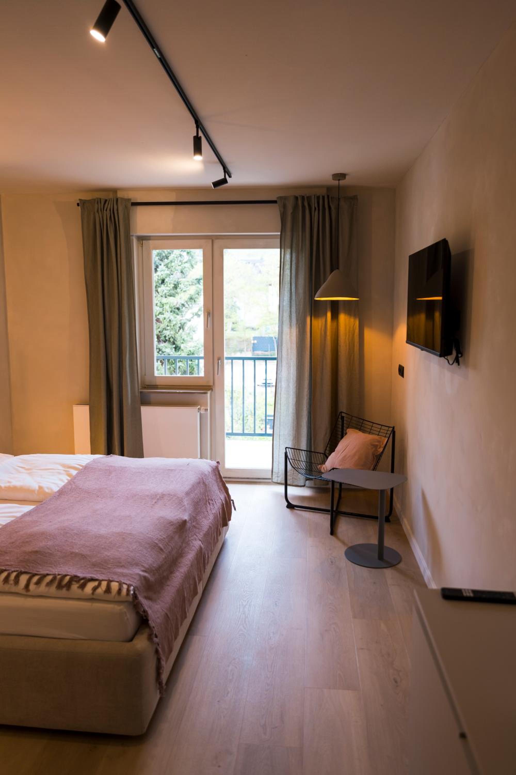 Double Room with Balcony - Photo 26