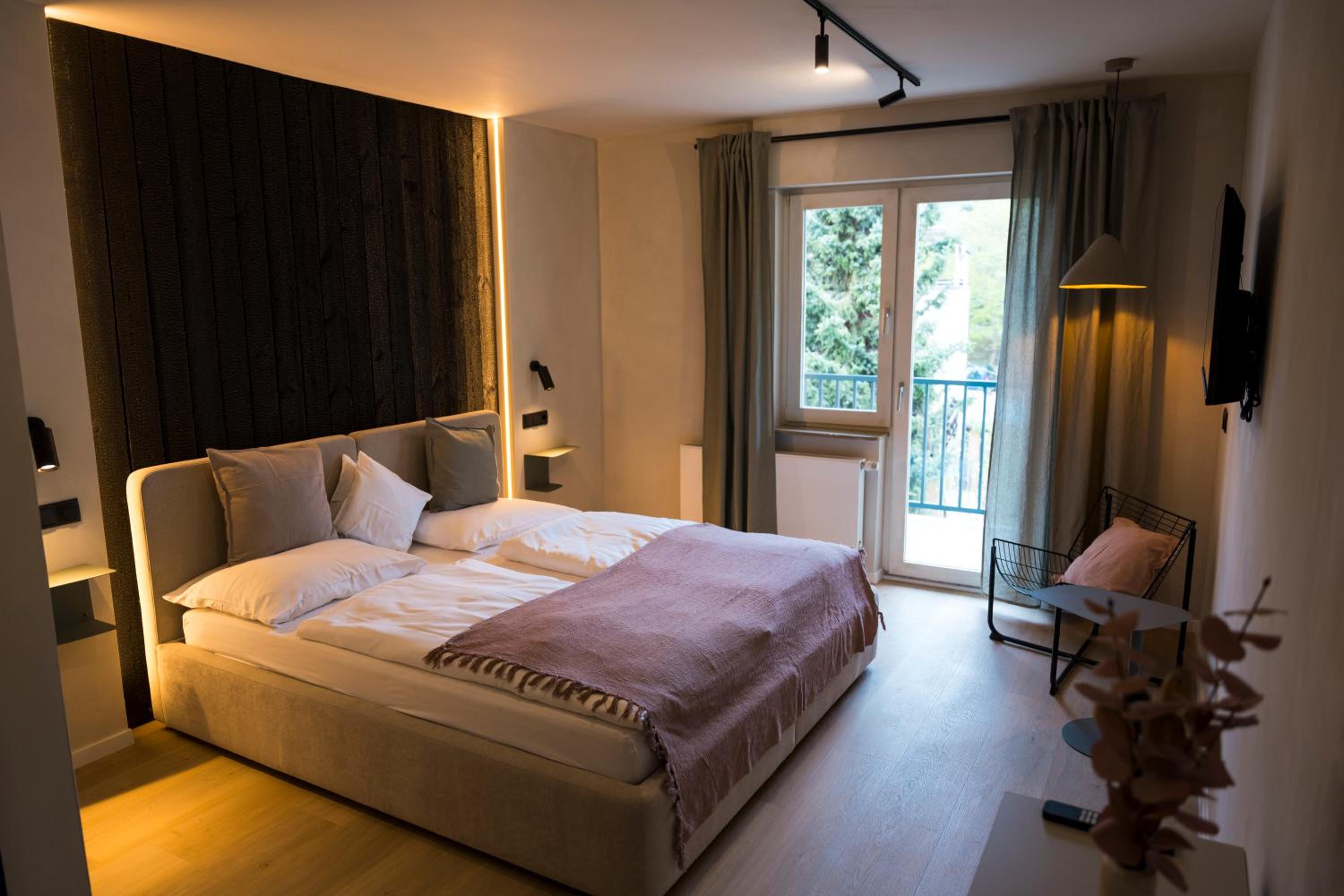 Double Room with Balcony - Photo 30