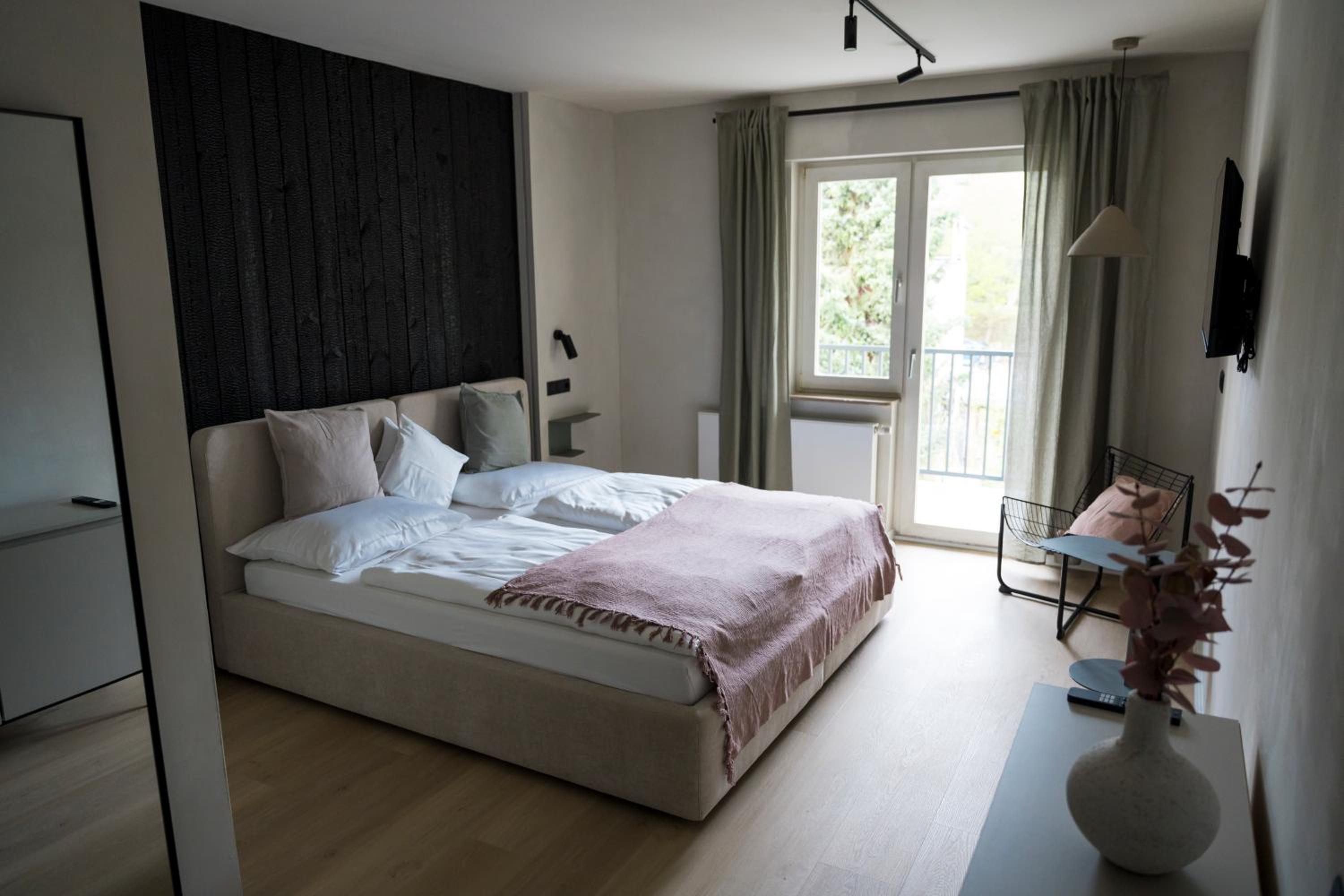 Double Room with Balcony - Photo 39