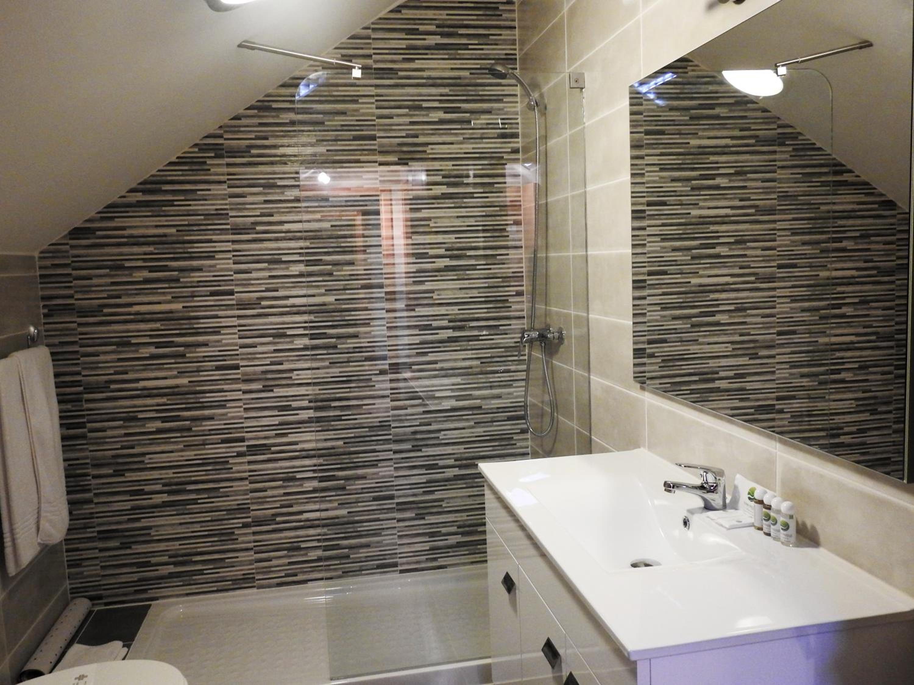 Quadruple Room with Shared Bathroom photo 2
