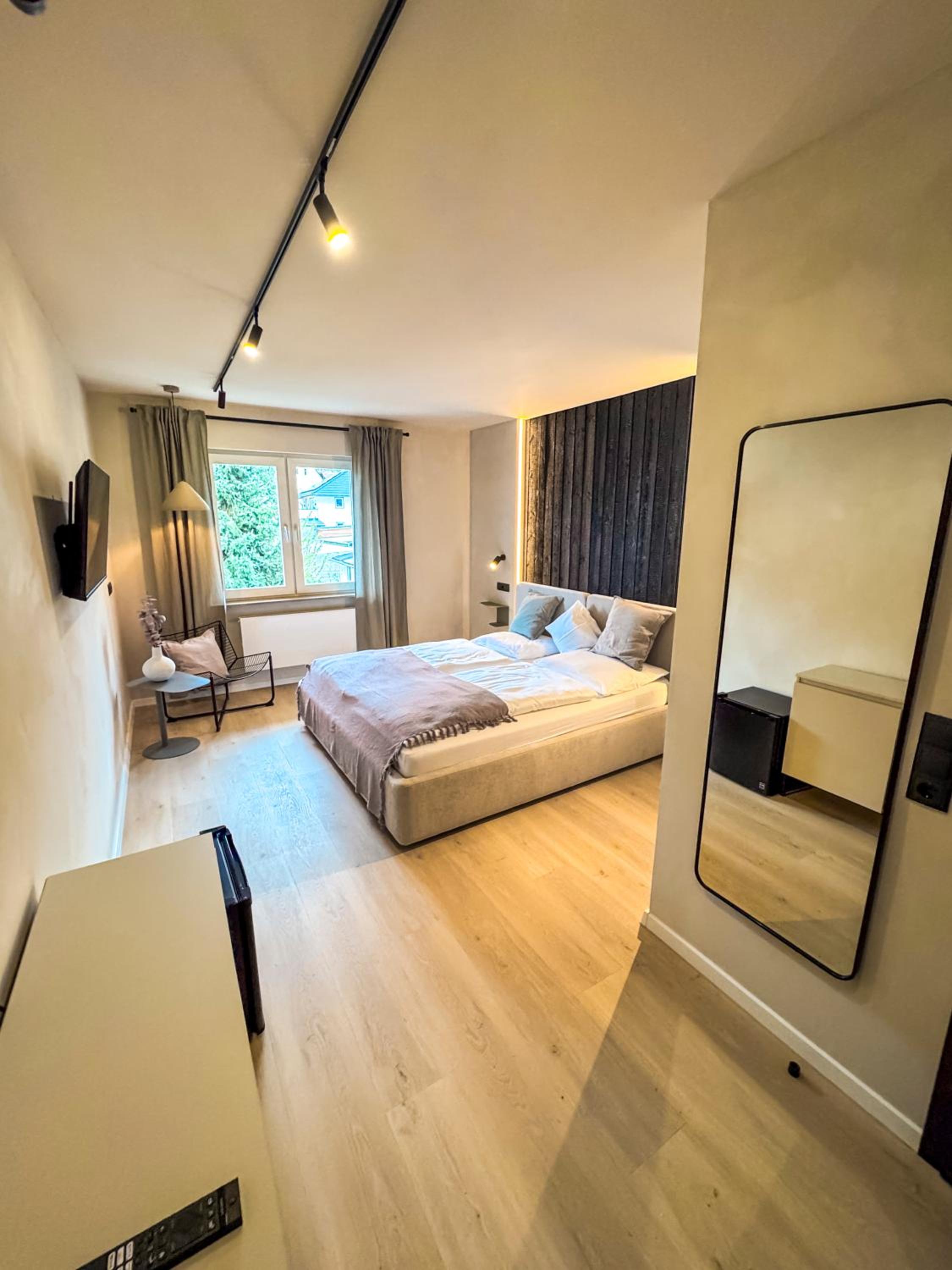 Double or Twin Room with Bathroom - Photo 29
