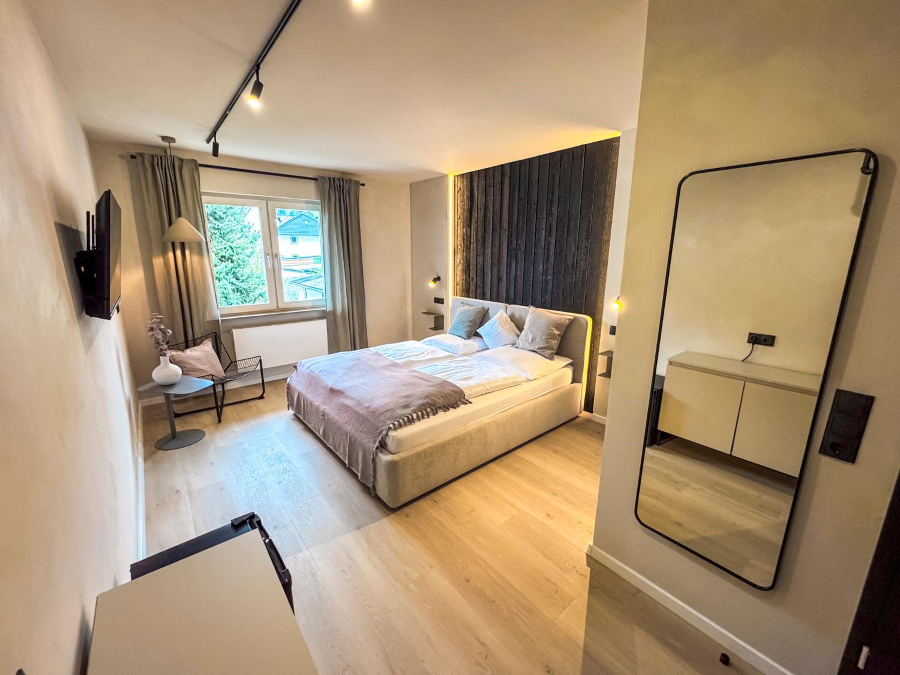 Double or Twin Room with Bathroom - Photo 27