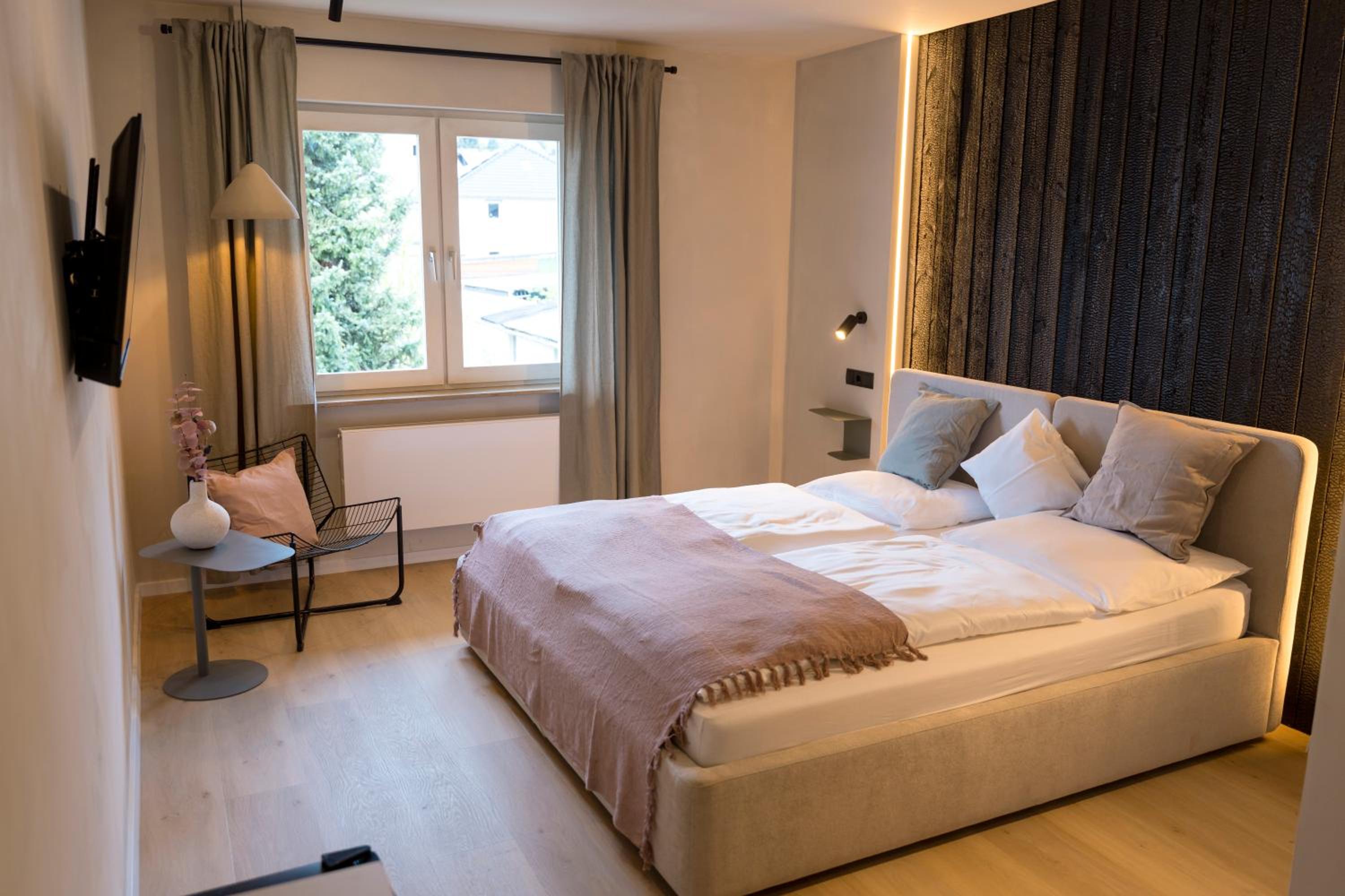 Double or Twin Room with Bathroom - Photo 35