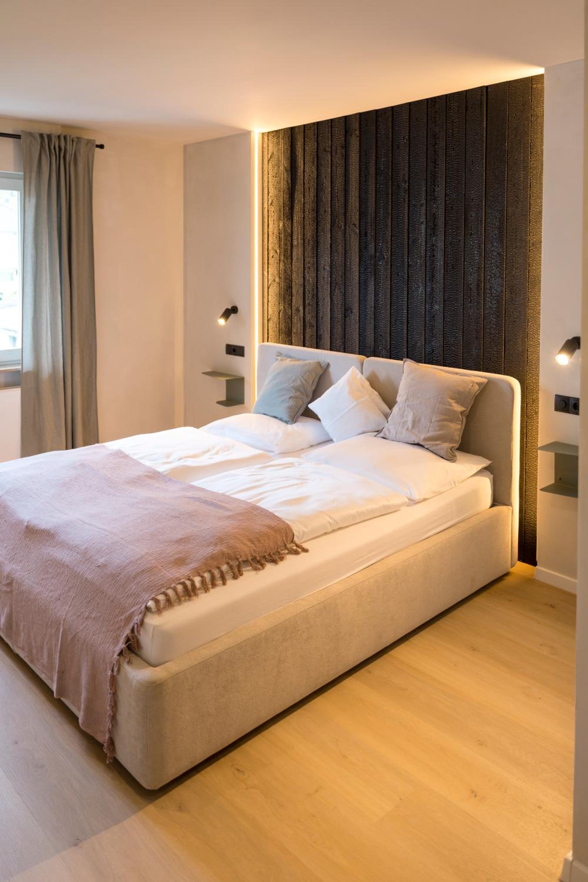Double or Twin Room with Bathroom - Photo 36