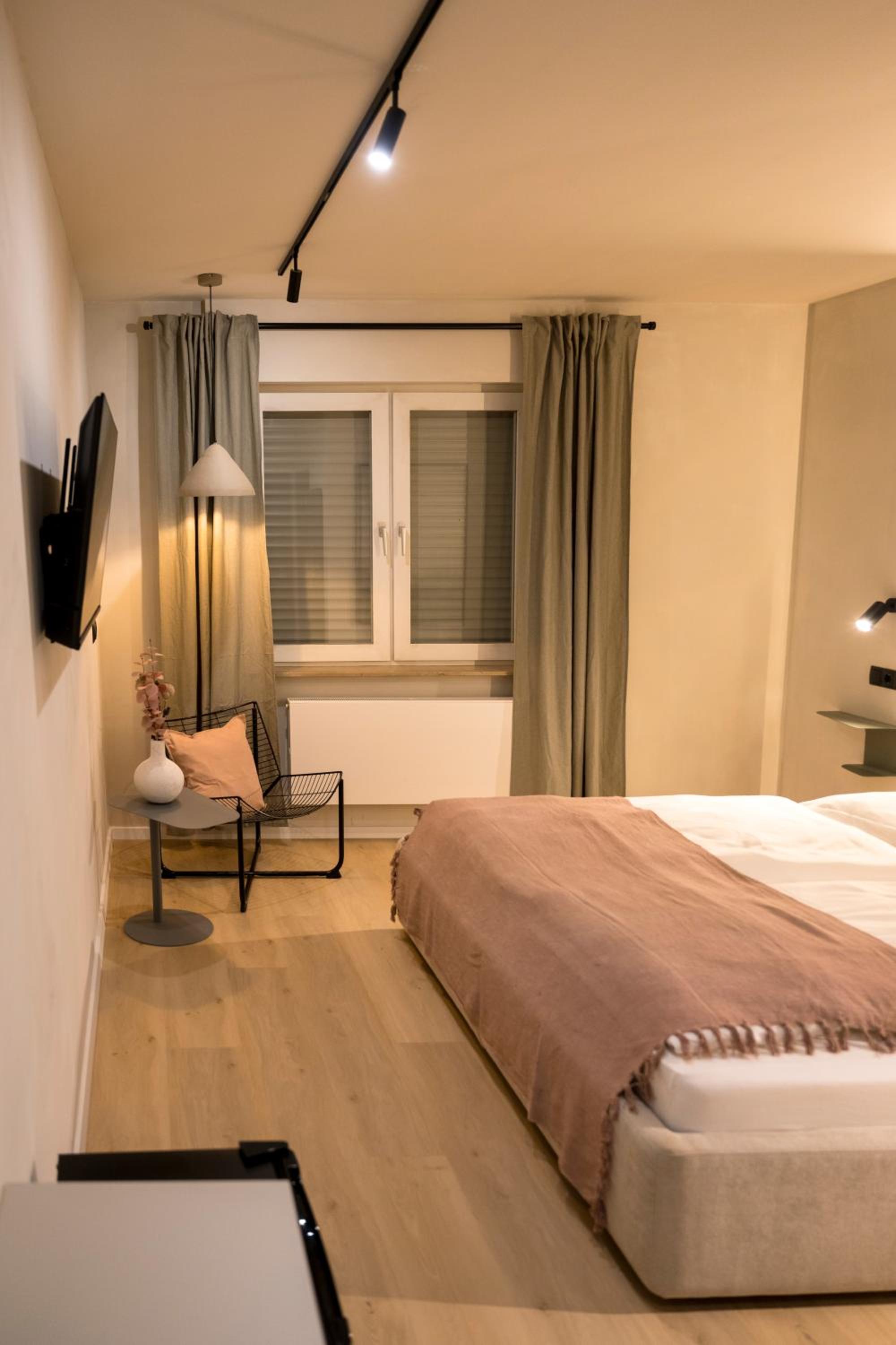 Double or Twin Room with Bathroom - Photo 33