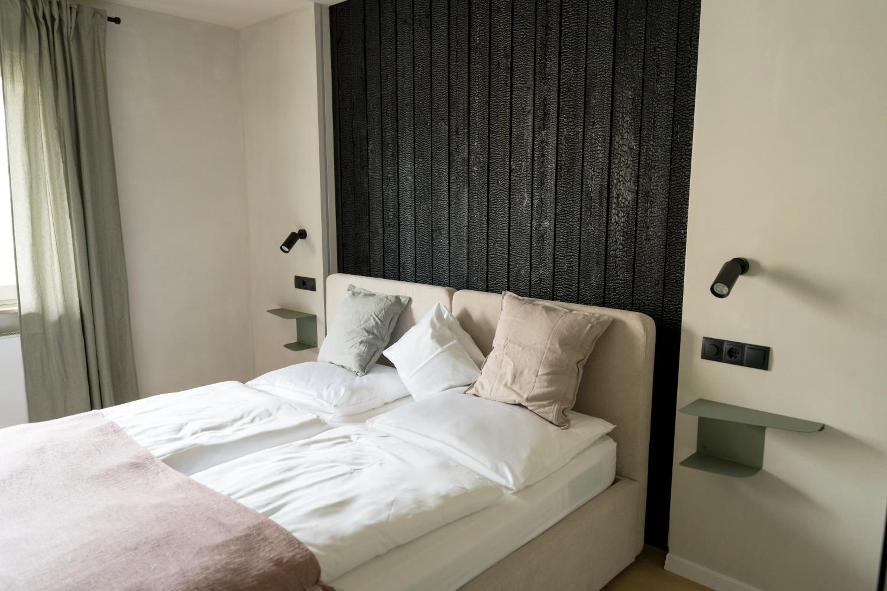 Double or Twin Room with Bathroom - Photo 37