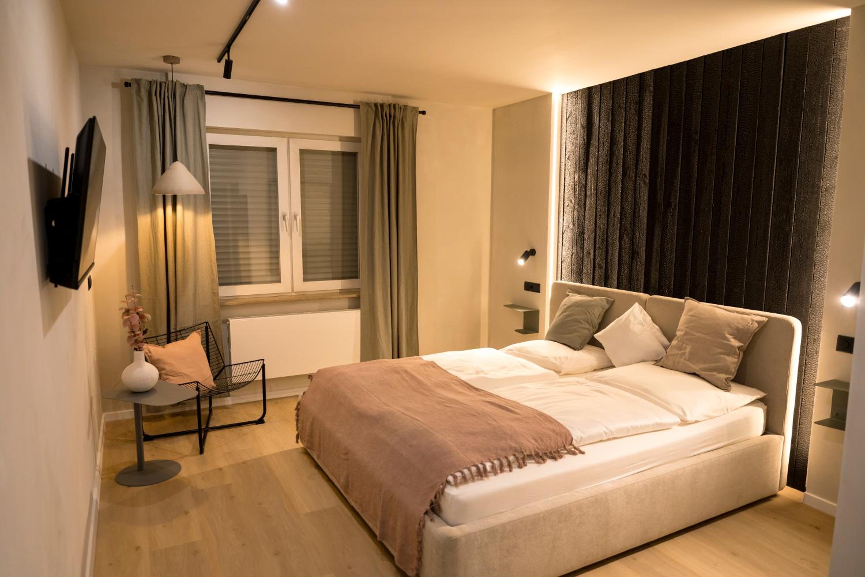 Double or Twin Room with Bathroom - Photo 38