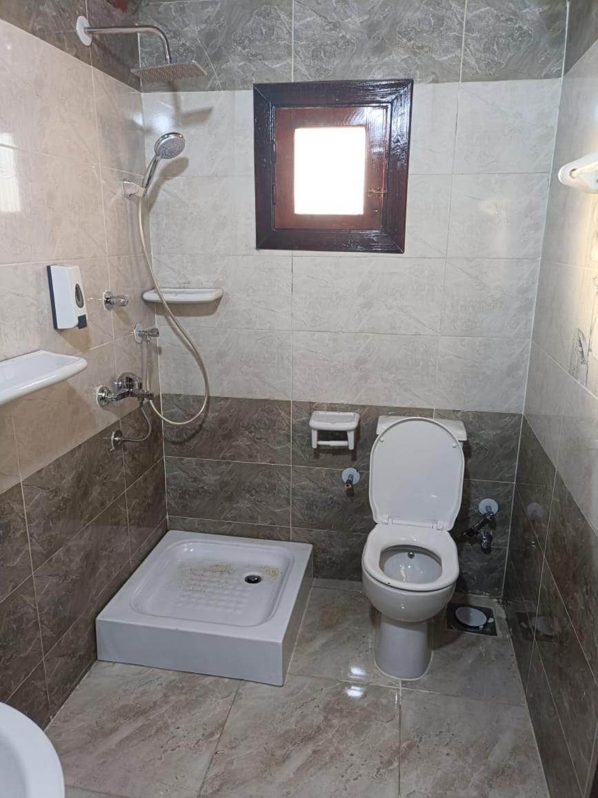 Family Room with Private Bathroom photo 2