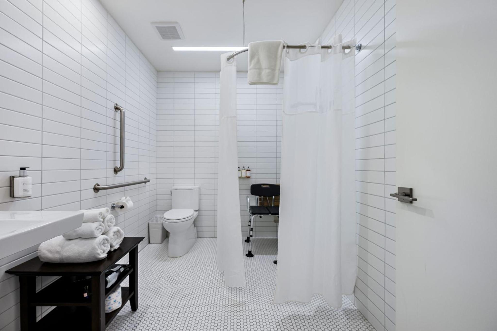 ADA Room photo 2