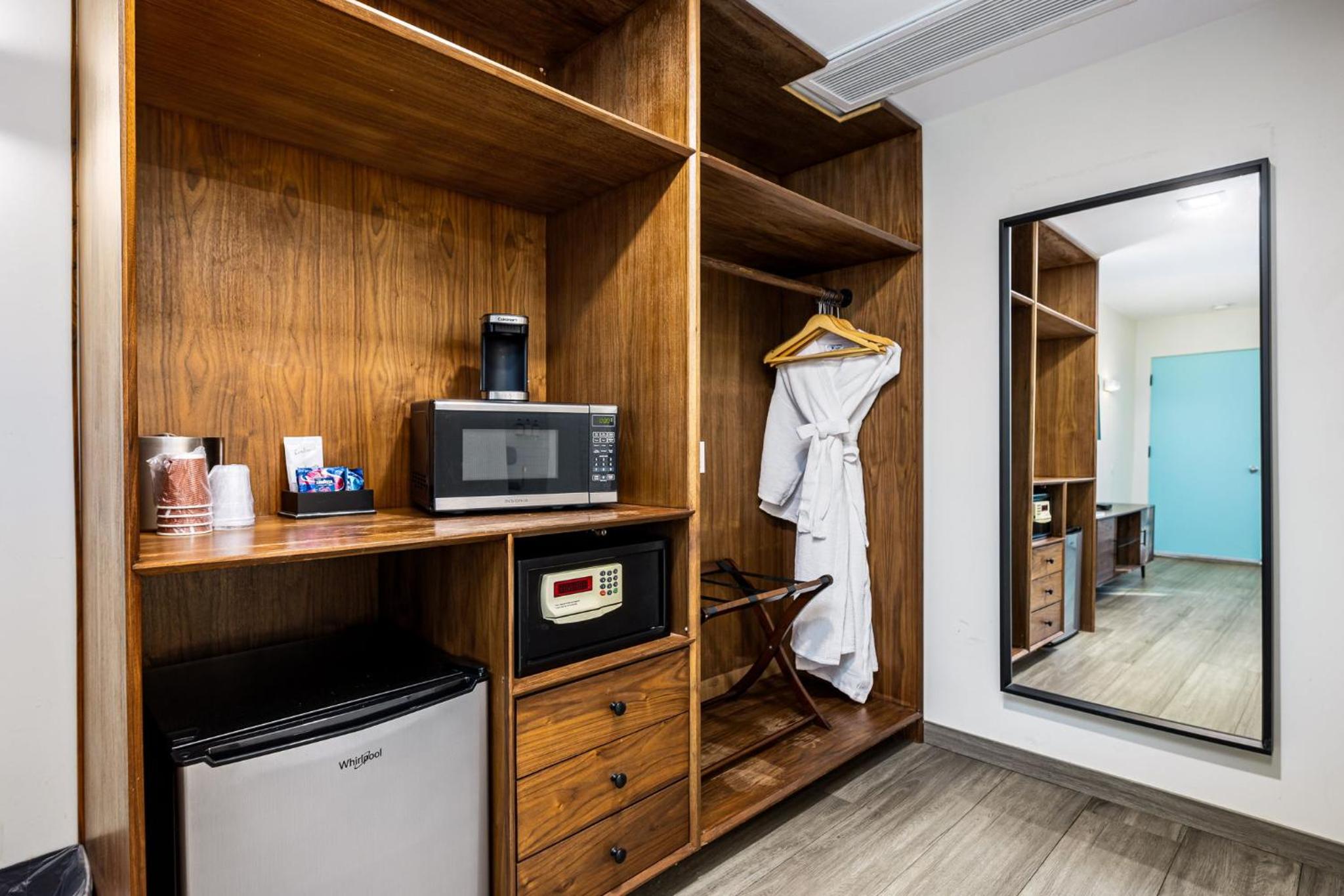 Deluxe King Room photo 2