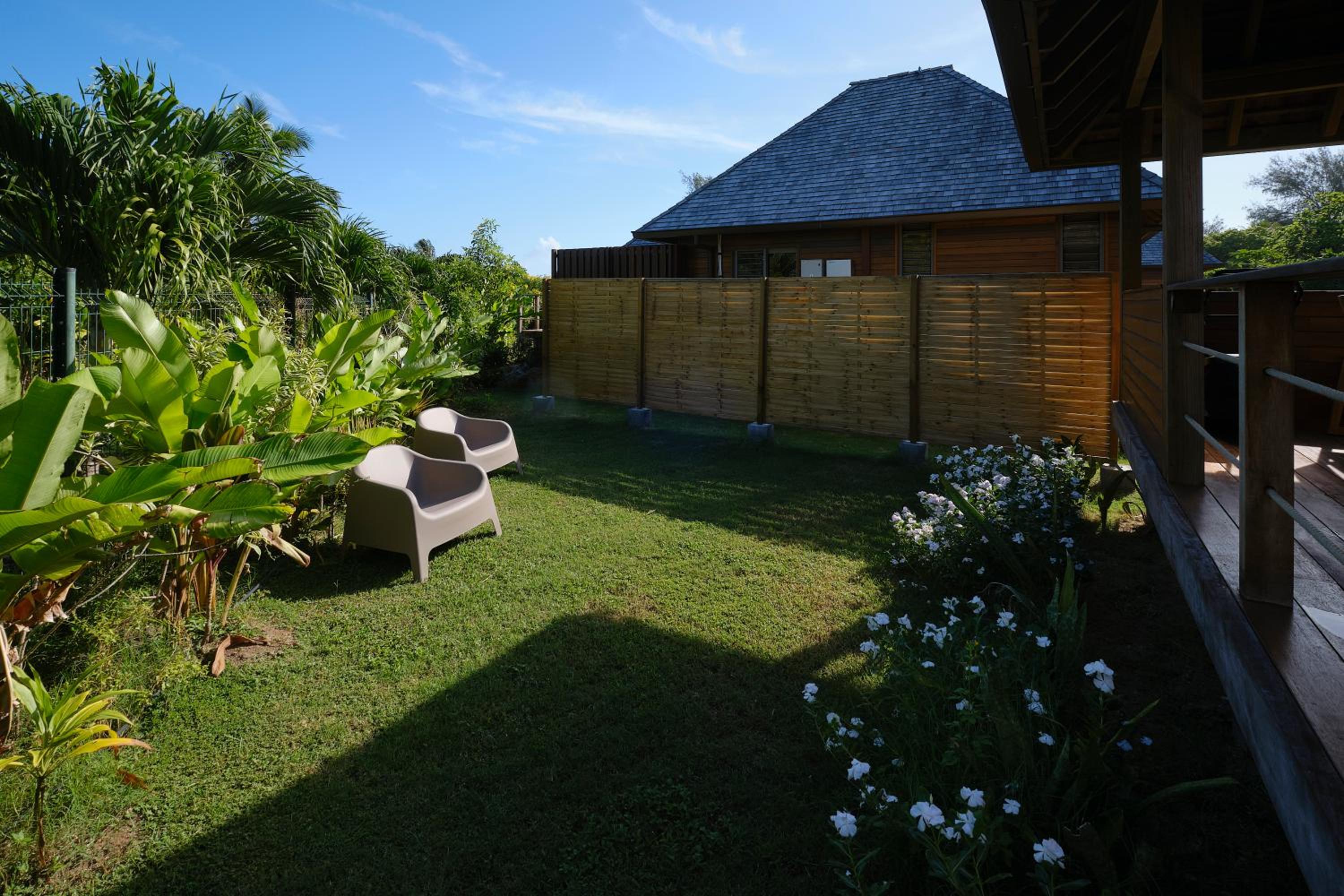 Bungalow with Garden View