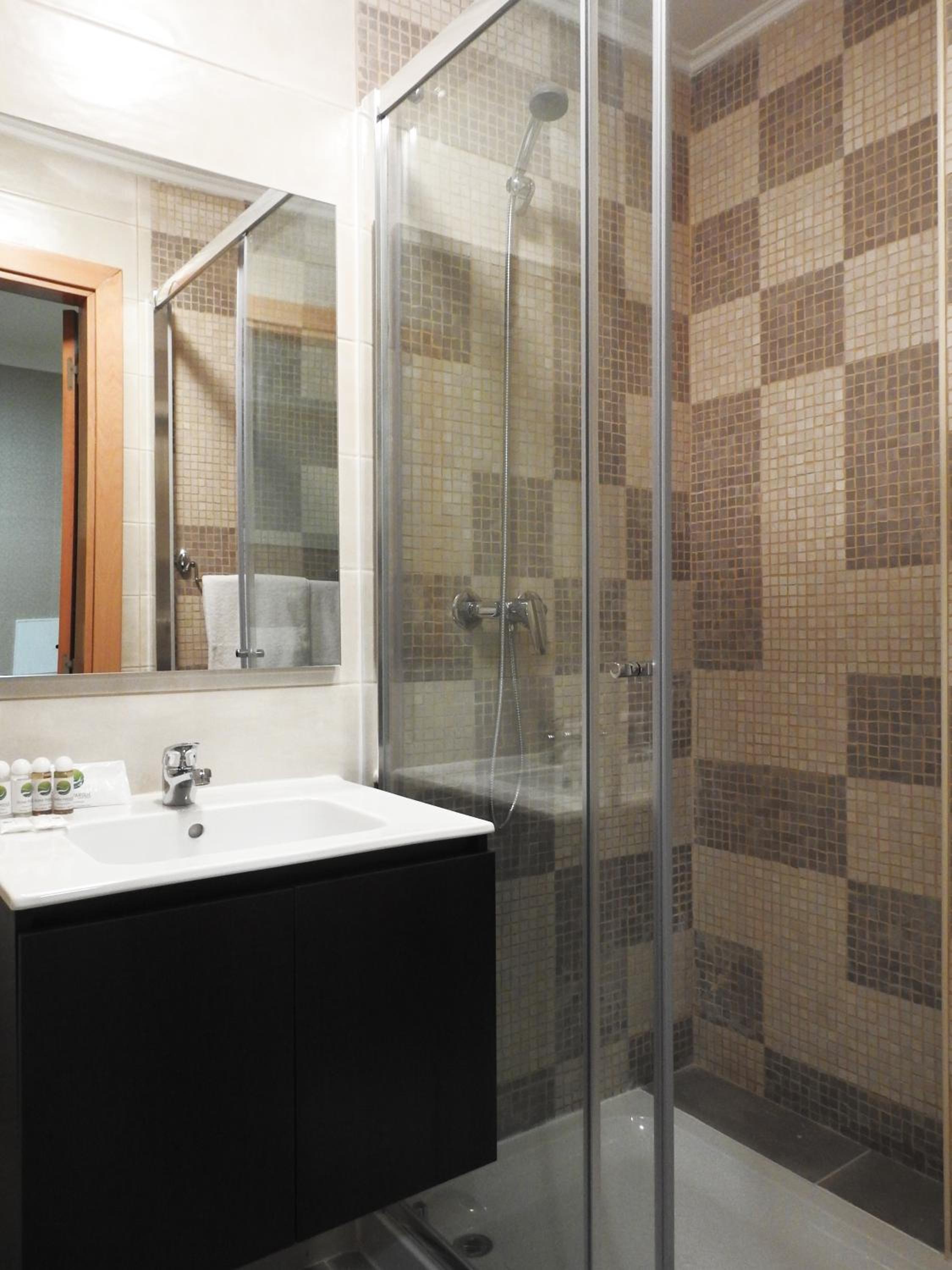 Twin Room - Photo 3