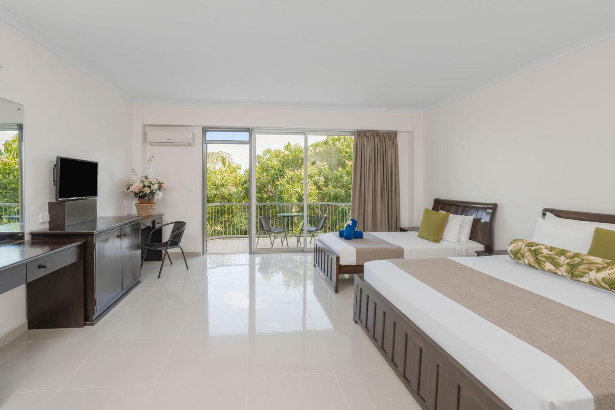 Deluxe Double Room (2 Adults + 1 Child) photo 2