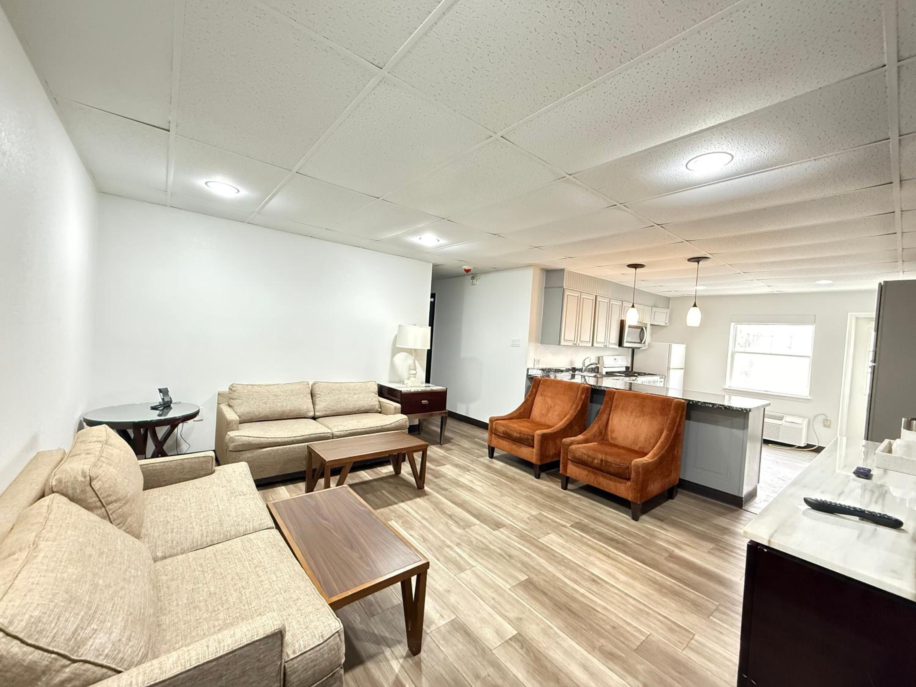 King Suite - Non-Smoking photo 1