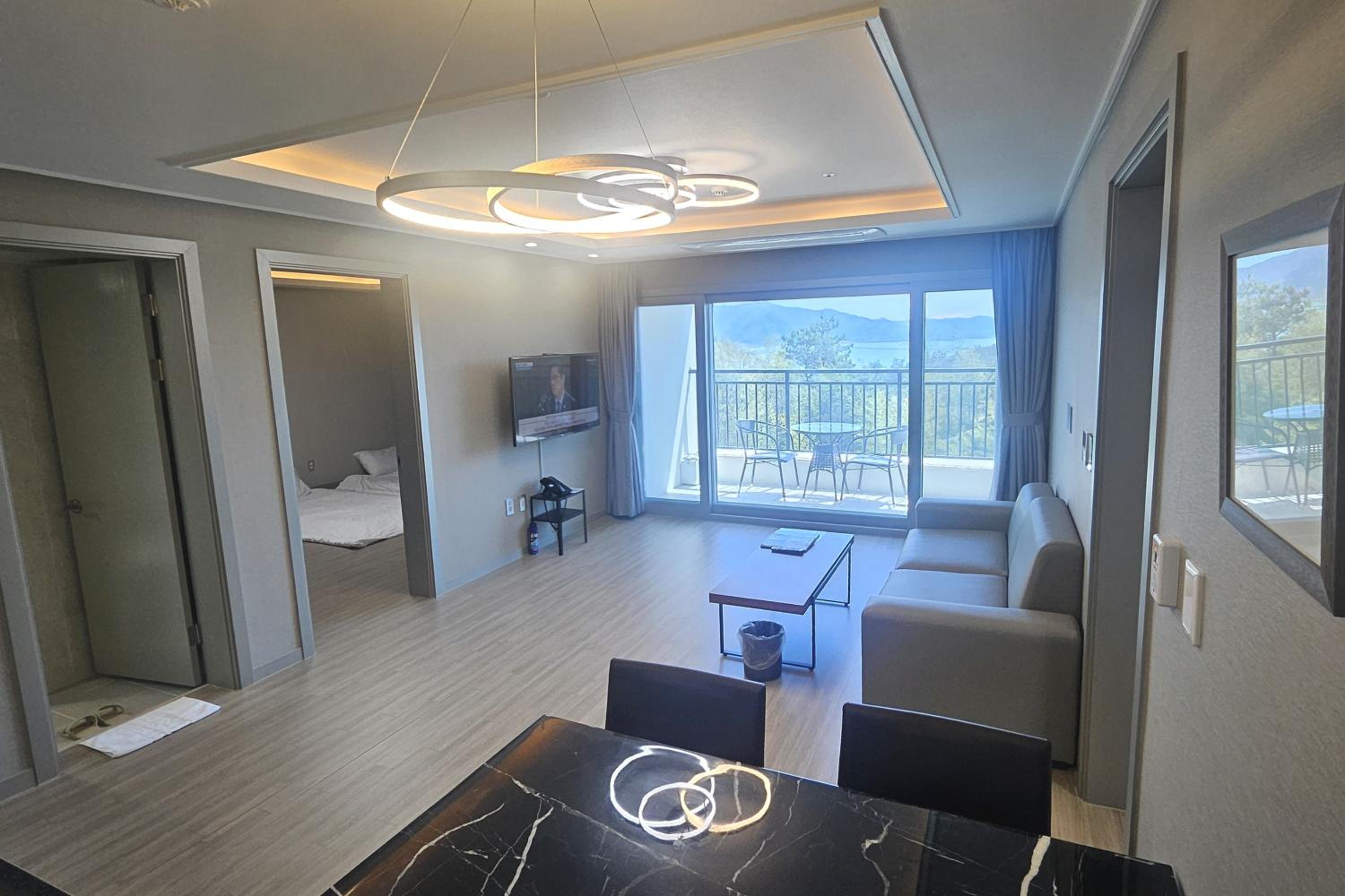 Quadruple Room with Sea View - Photo 12